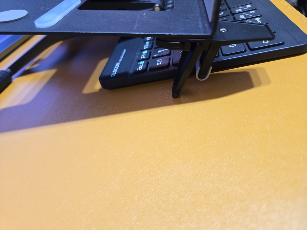 ST100A を進化させろ！3 つの既製品で作る“最強”液タブスタンド DIY｜ディーン・ロウ