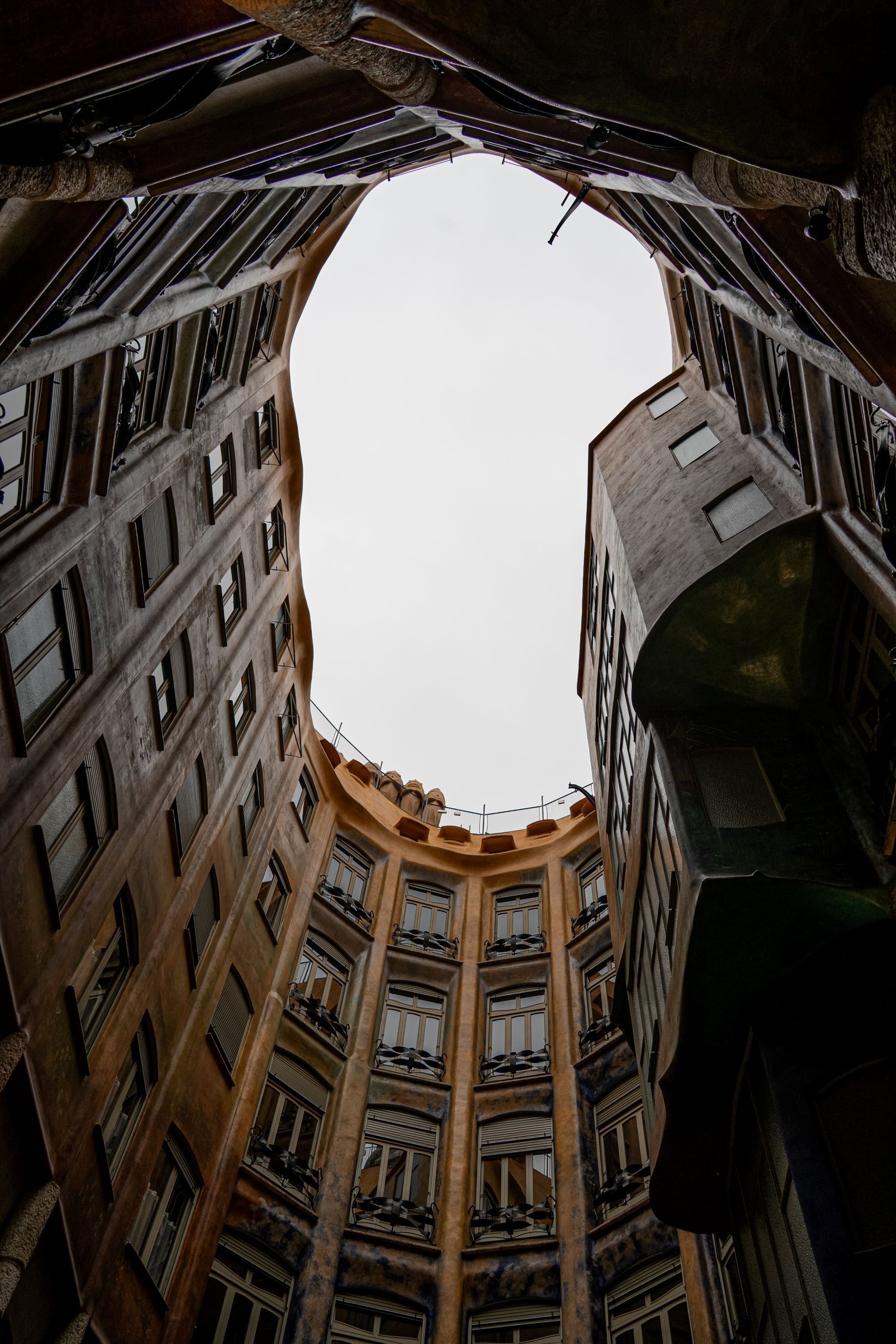 バルセロナ現代建築巡り【スペイン日記🇪🇸酒と建築の日々#9】｜おかつ