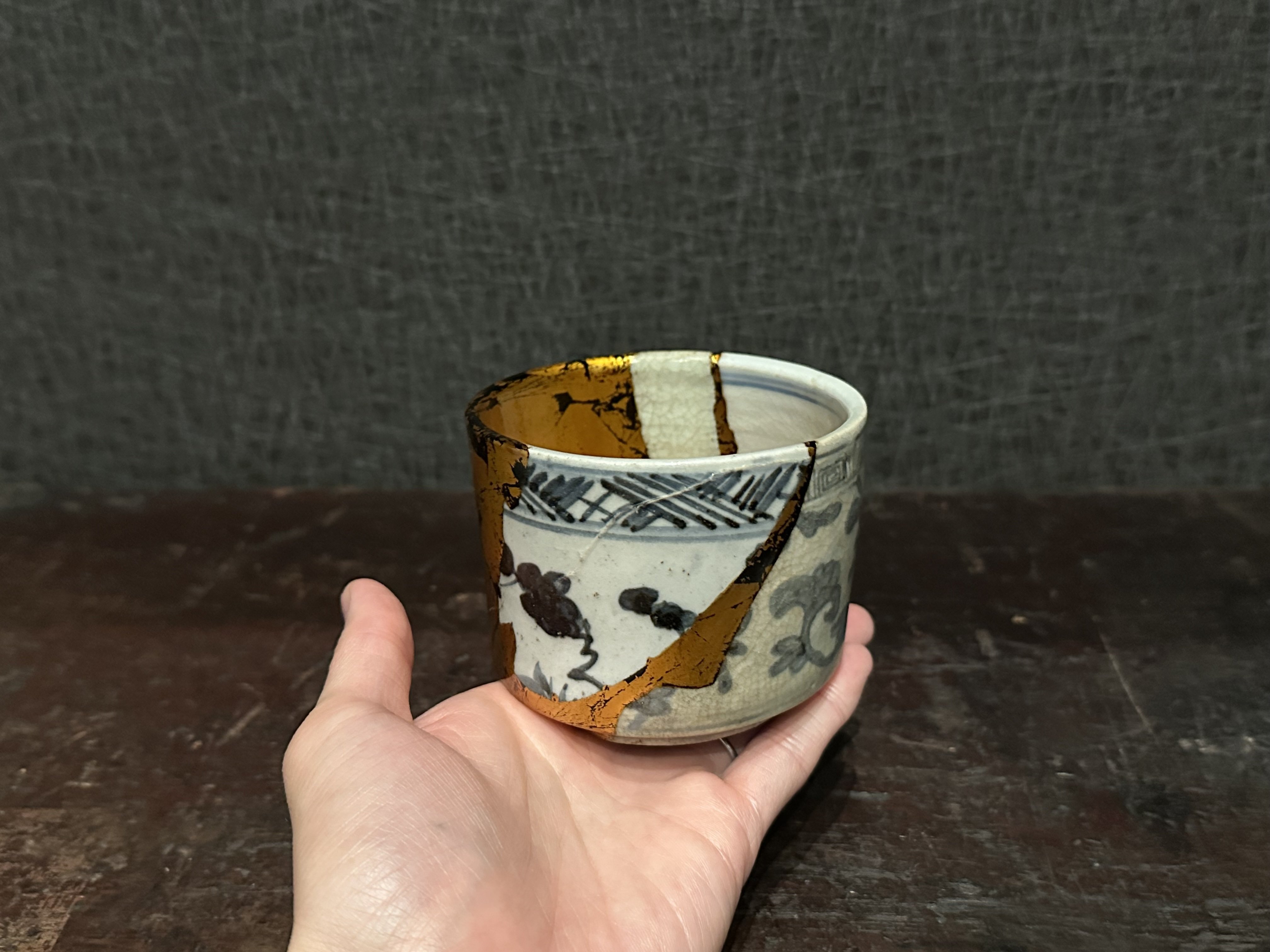現代アートさを感じる湯呑（布下翔碁さん作）｜刀箱師の日本刀