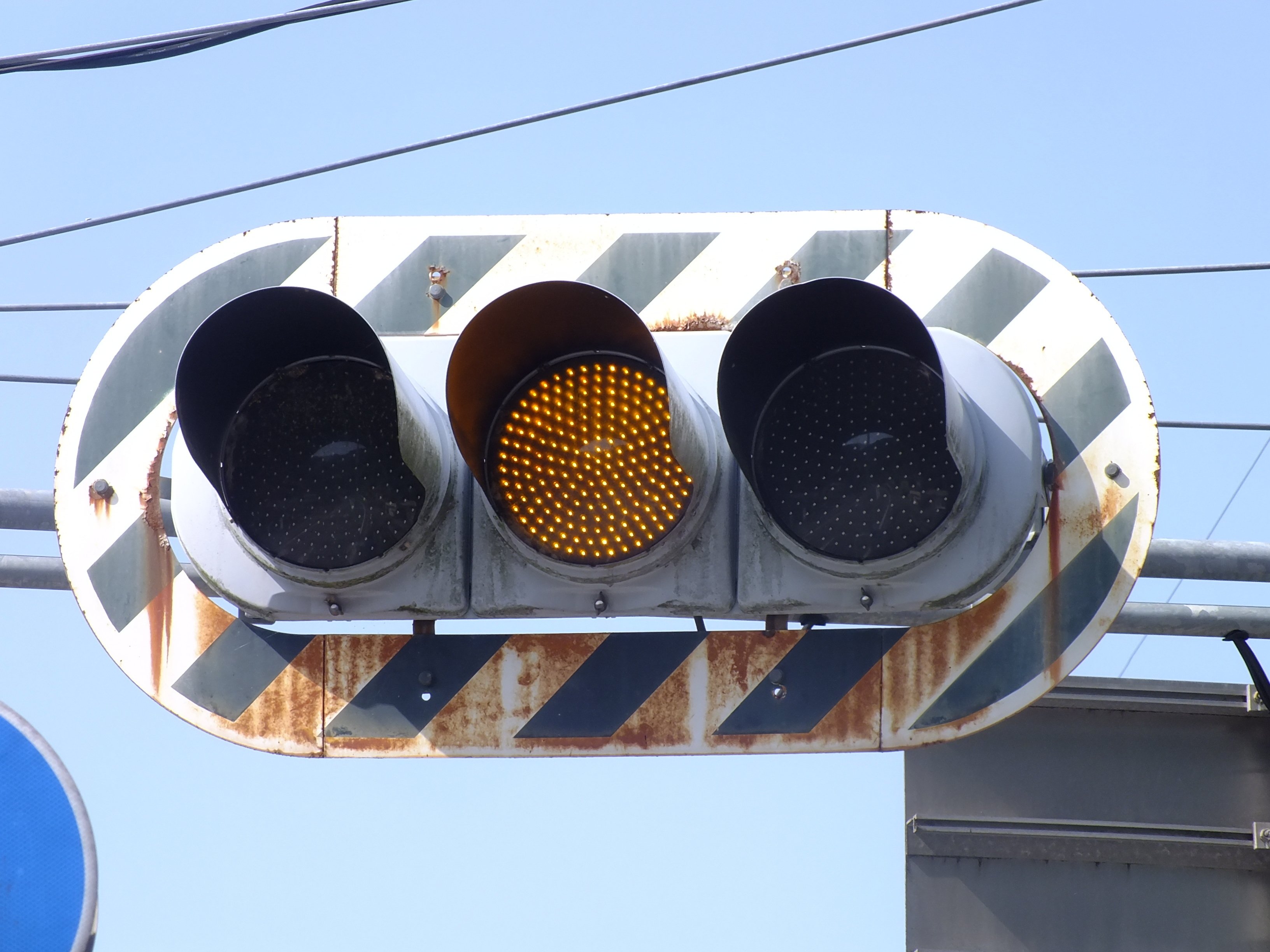 加茂-77】加茂郡白川町河東にあるゼブラ板付き信号電材厚型LED｜光山祐