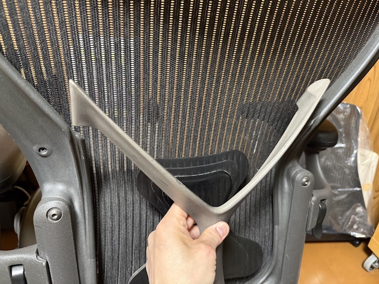 アーロンチェアの座面・背面メッシュを自力（DIY）で新品に交換して
