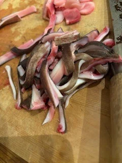 鹿の“袋角”を食べてみた。猟師だけが知る、初夏の珍味。｜大林 将隆