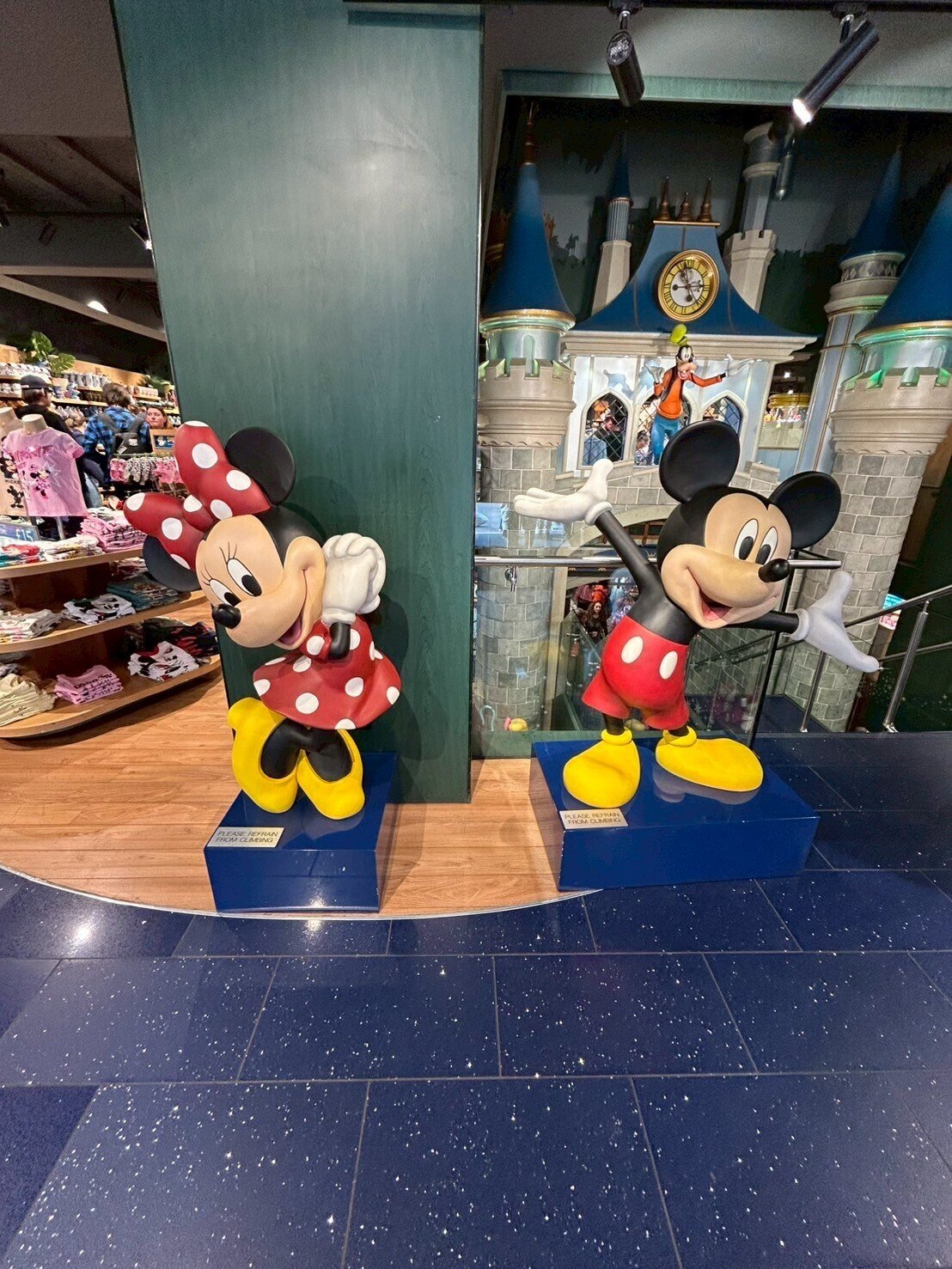ロンドンのディズニーストア①～2025年4月の商品ラインナップ
