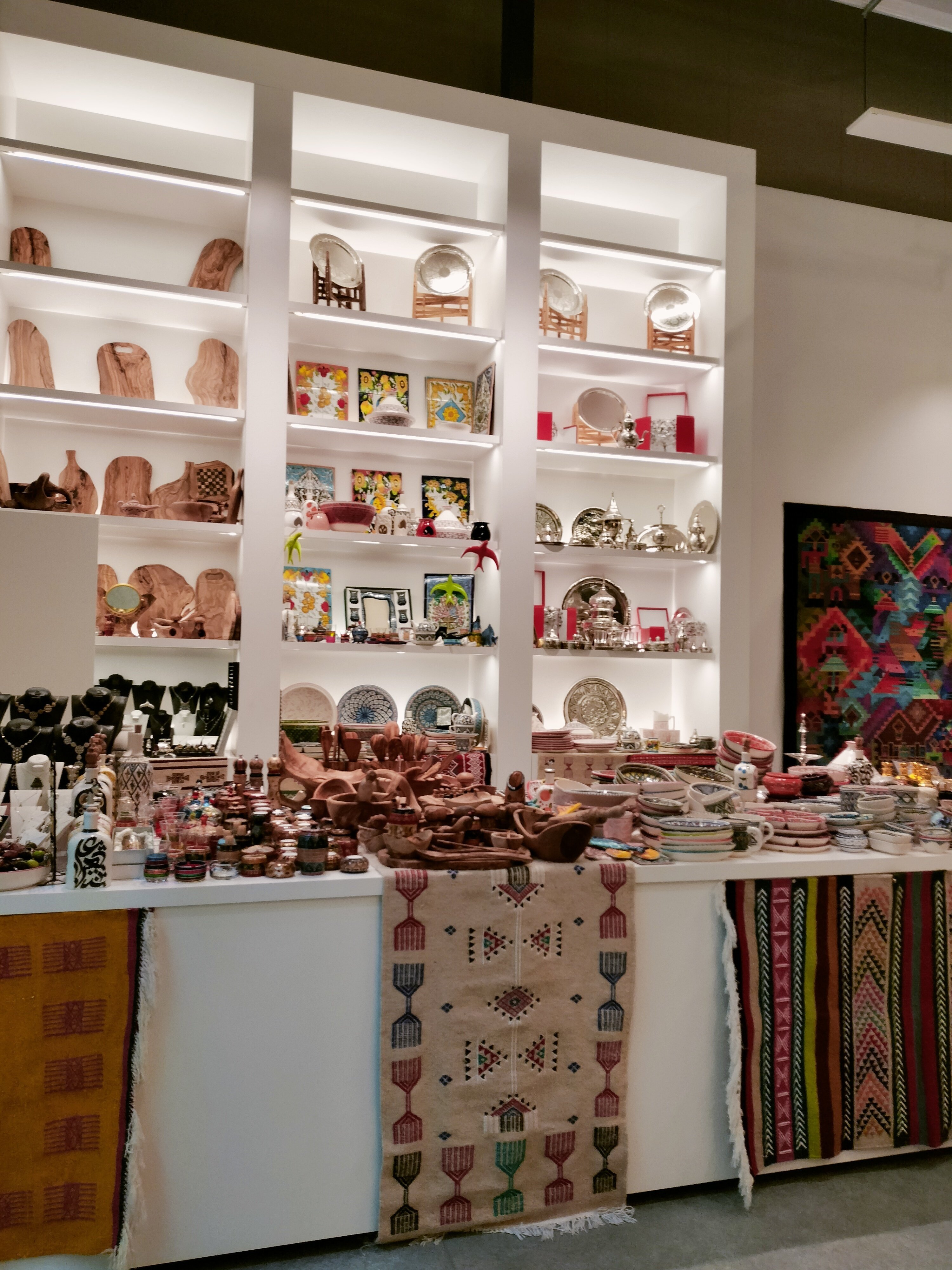 万博 チュニジア館 ピンバッジ ゴールド チュニジアパビリオン