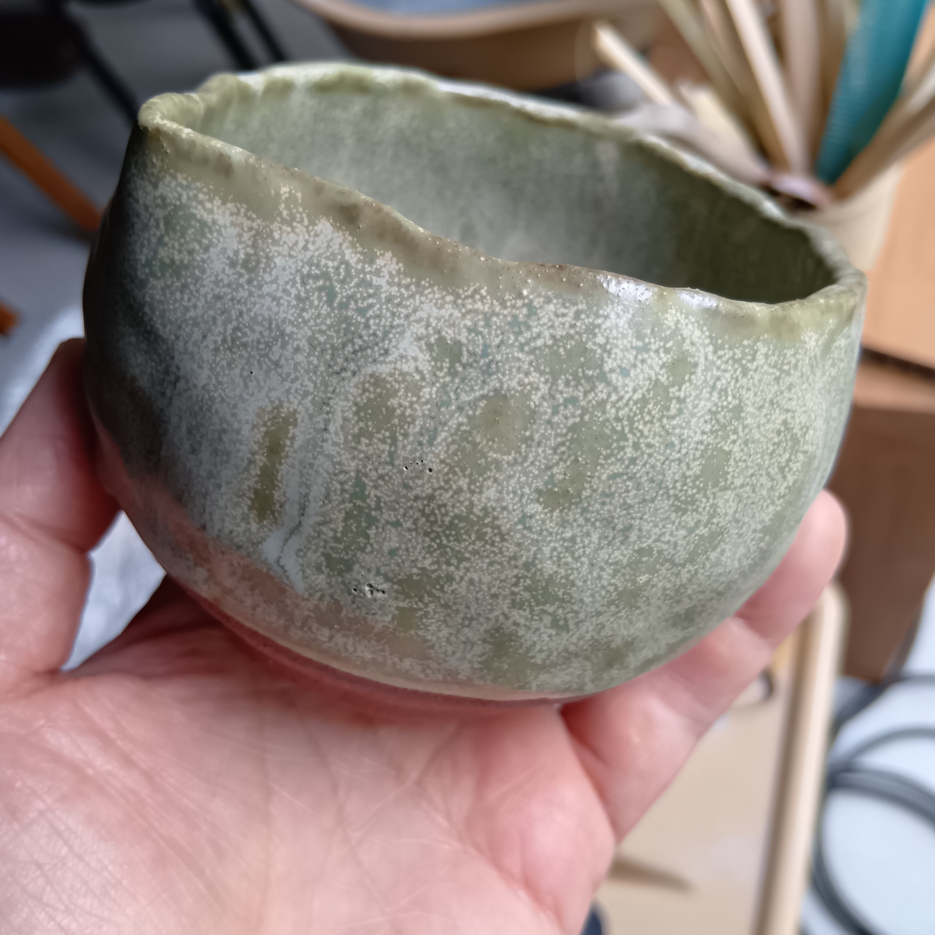 ピンク土×青銅結晶釉 ガス窯酸化焼成 作家物平皿 野菜 の 土