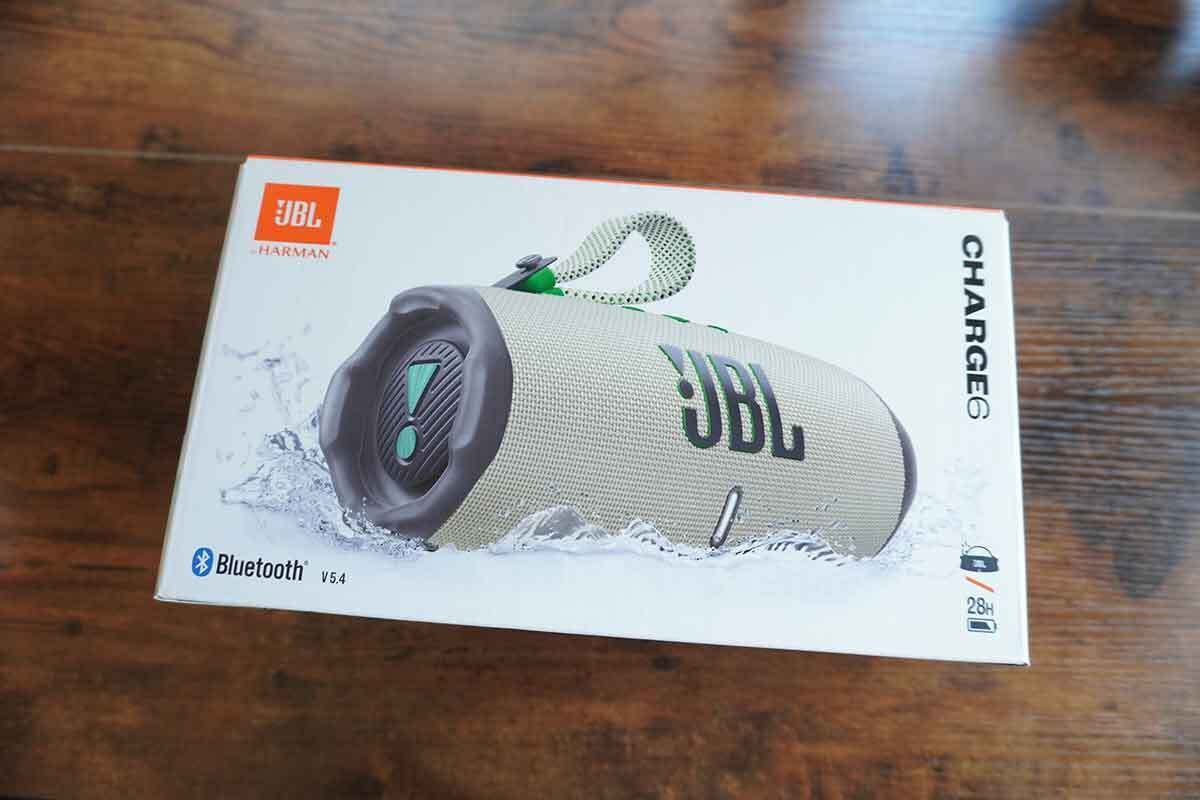 JBL CHARGE 6 スピーカー　重低音 JBL CHARGE 6 特徴・スペック等 ポータブルながらパワフルな音を