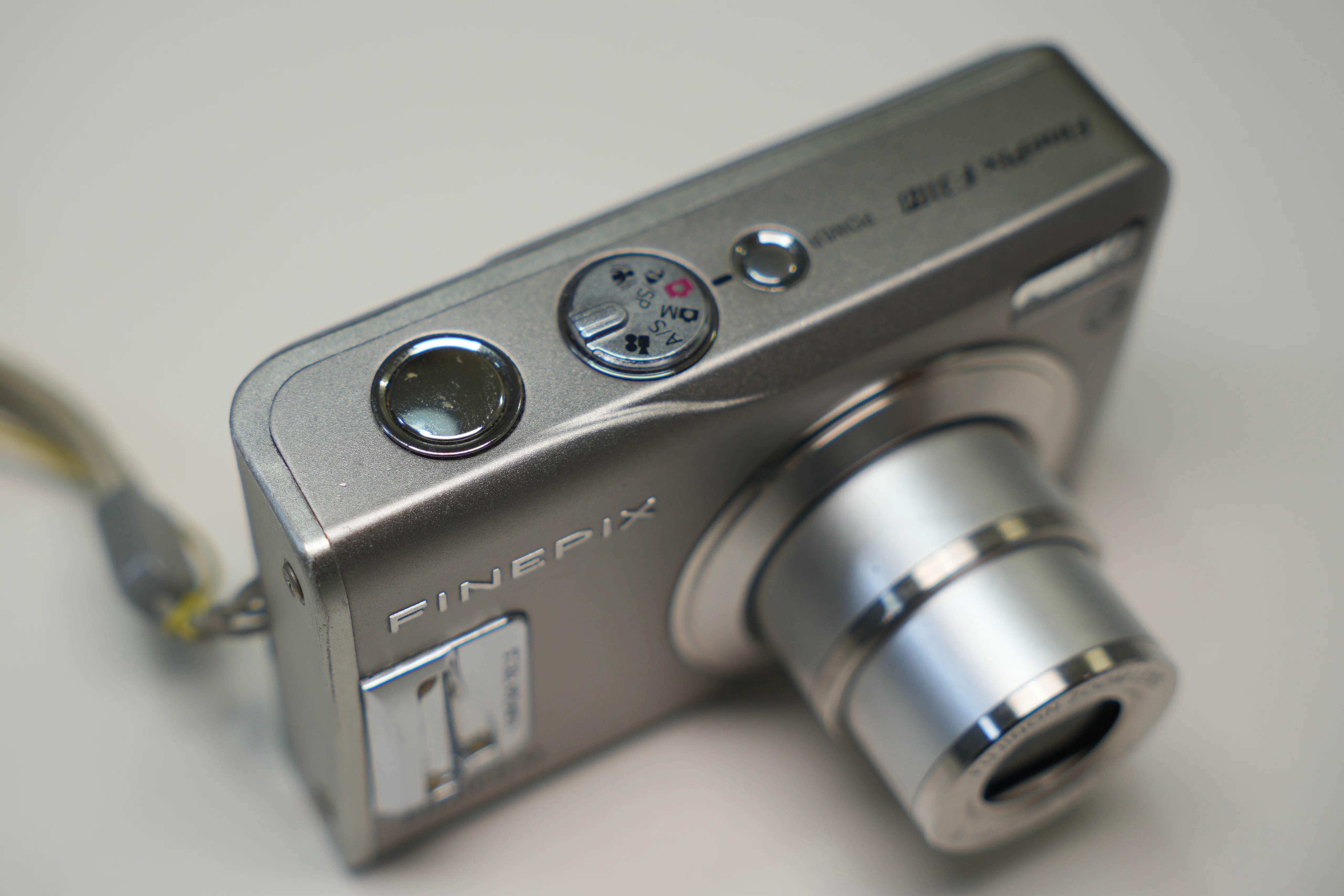 レビュー】ずっといいカメラ。富士フイルム FinePix F31fd｜物欲名古屋