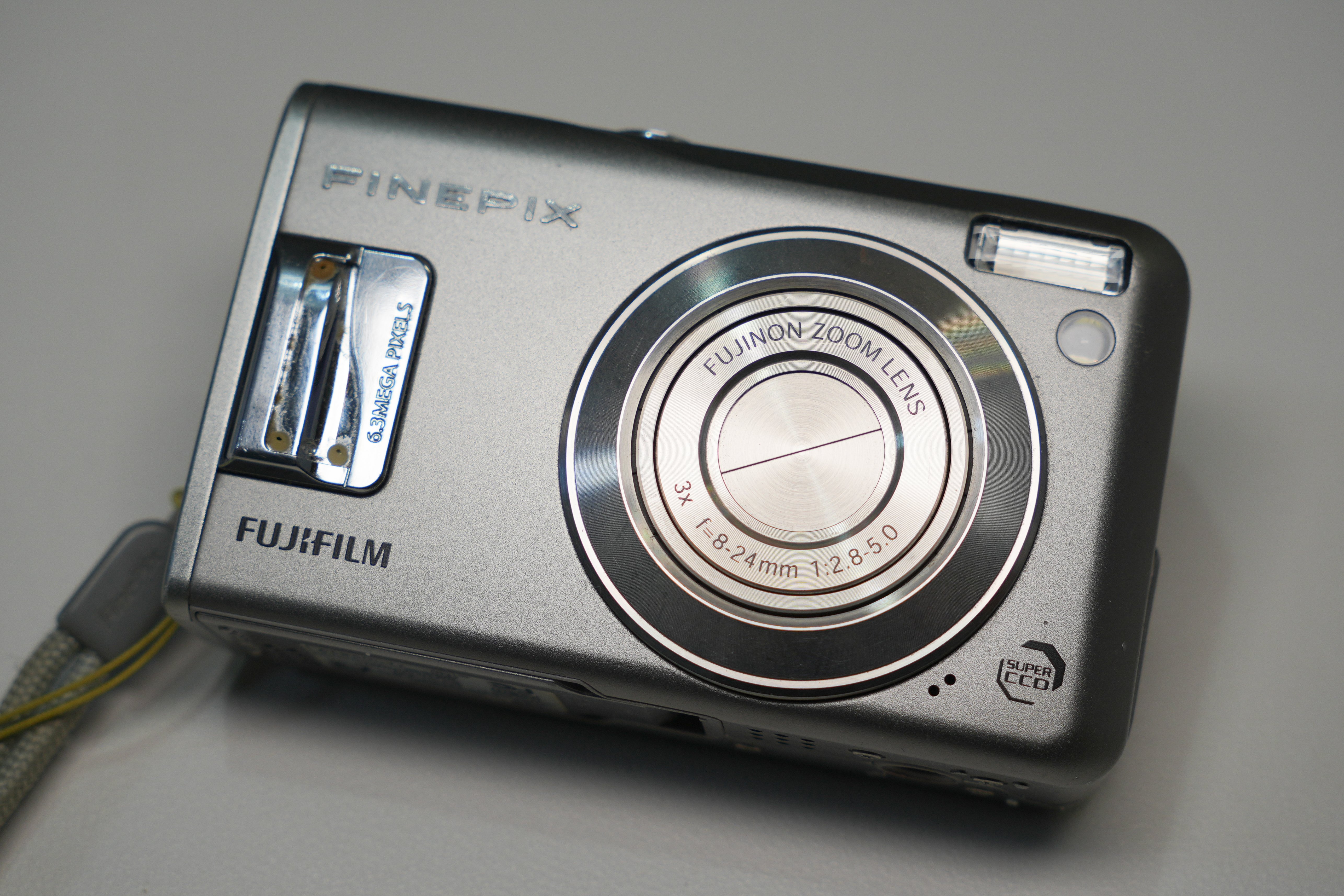 【オールドコンデジ】 FUJIFILM FinePix F31fd オールドデジカメ】FUJIFILM FINEPIX F31fd 神機と呼ばれた