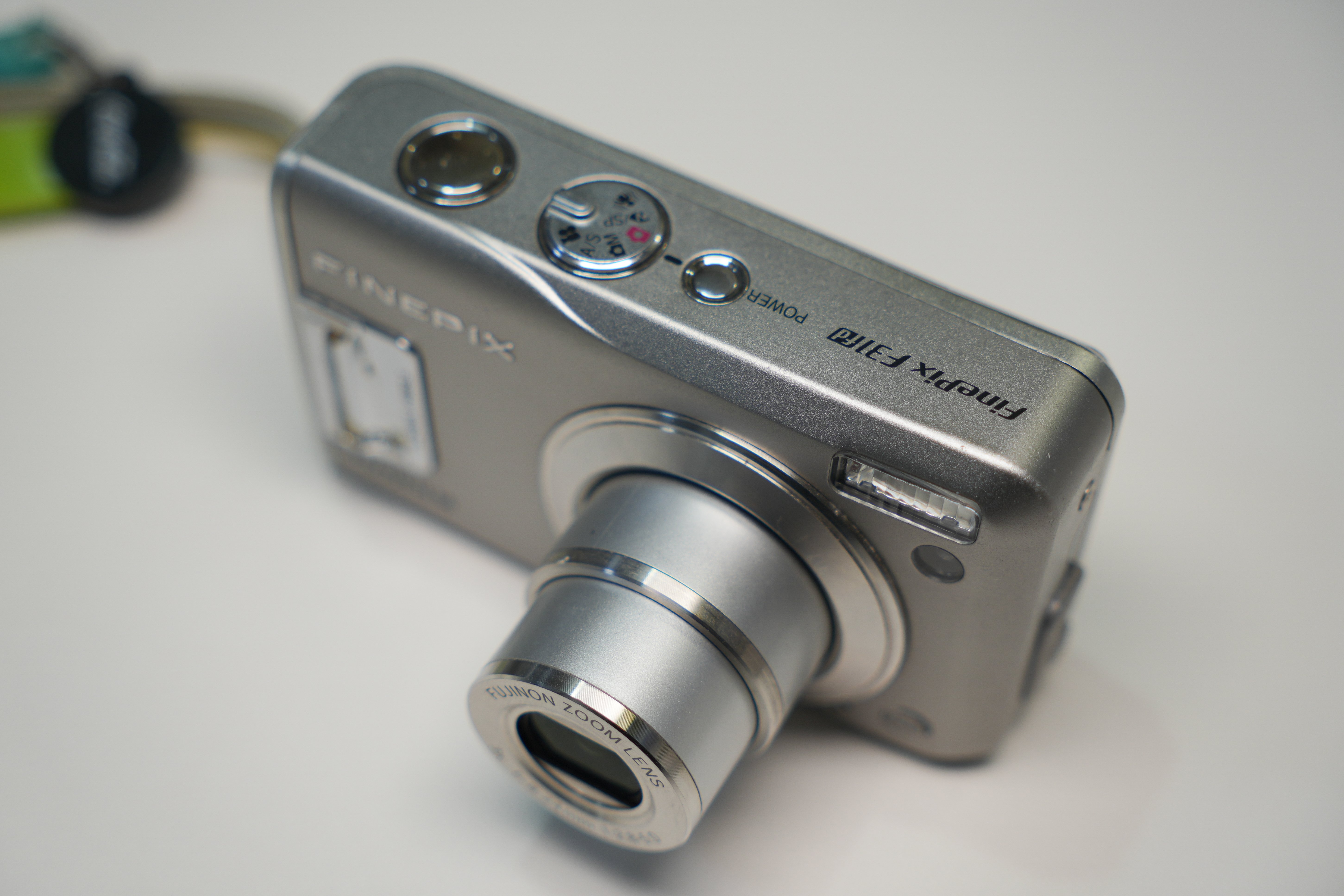 レビュー】ずっといいカメラ。富士フイルム FinePix F31fd｜物欲