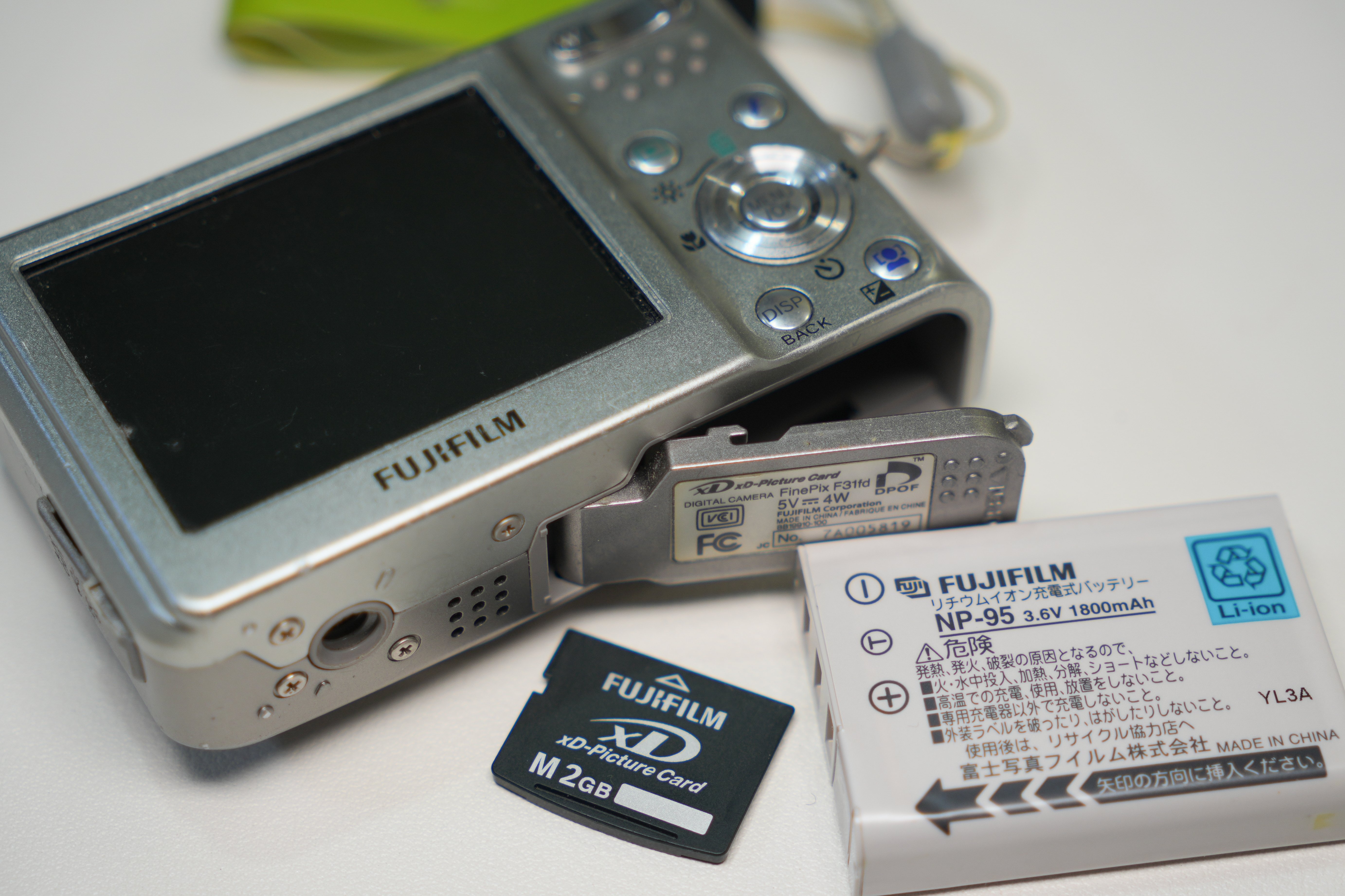 レビュー】ずっといいカメラ。富士フイルム FinePix F31fd｜物欲