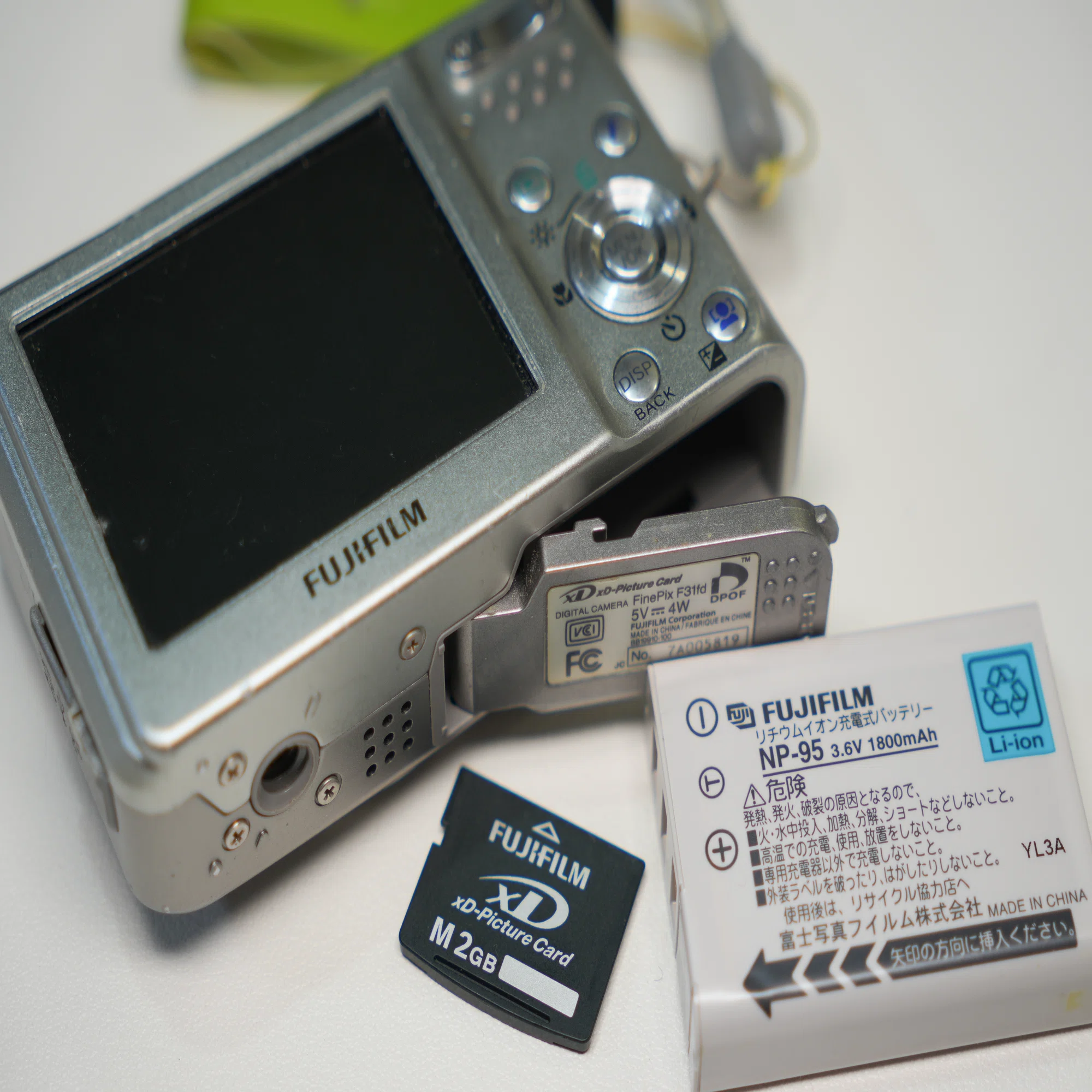 レビュー】ずっといいカメラ。富士フイルム FinePix F31fd｜物欲名古屋 