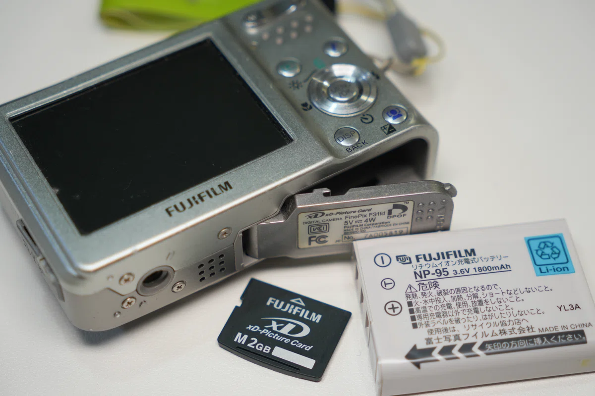 レビュー】ずっといいカメラ。富士フイルム FinePix F31fd｜物欲名古屋 