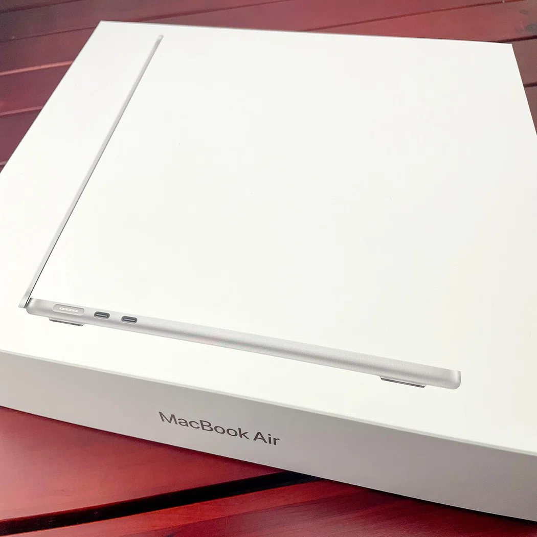 MacBook Pro (Intel i5) から MacBook Air (M4) へ買い替え —Adobe製品 