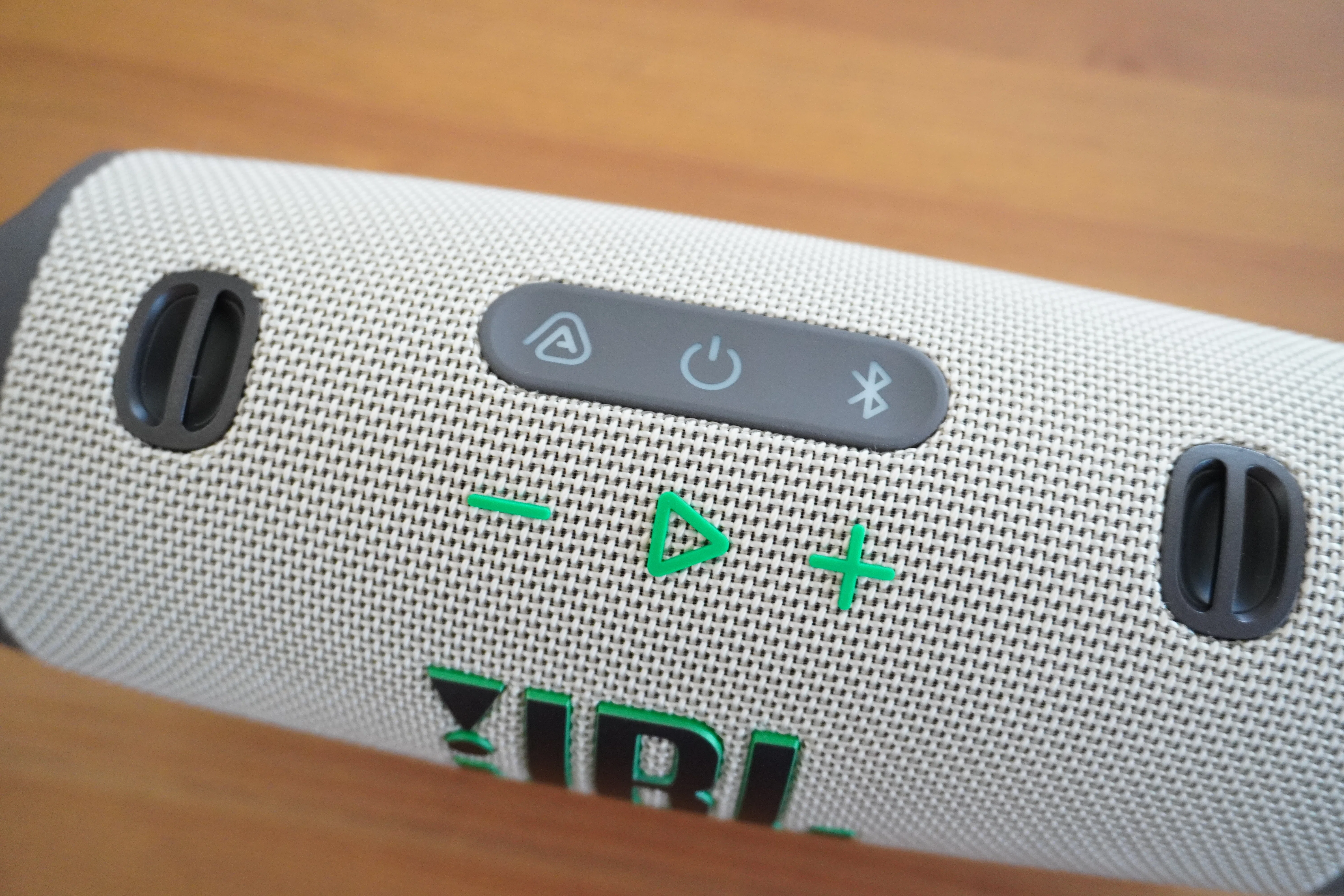 JBL Charge 4 ブラック 値引き可能(CHARGE 4(JBL JBL Charge 4 ブラック 値引き可能(CHARGE 4(JBL