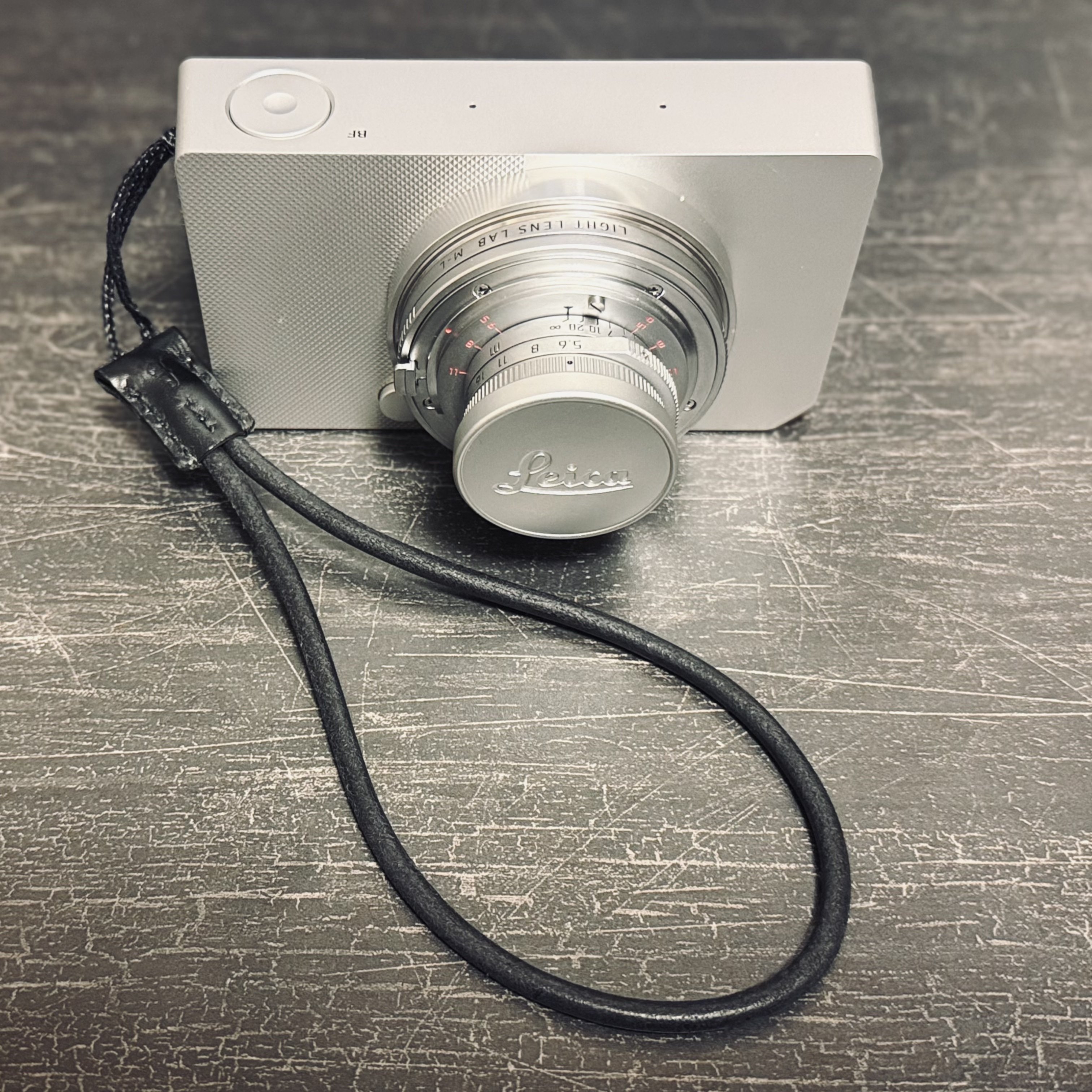 SIGMA BF ブラック 45mm F2.8 純正ハンドストラップ Sigma BF購入に合わせて買ったストラップやアイテムを紹介します