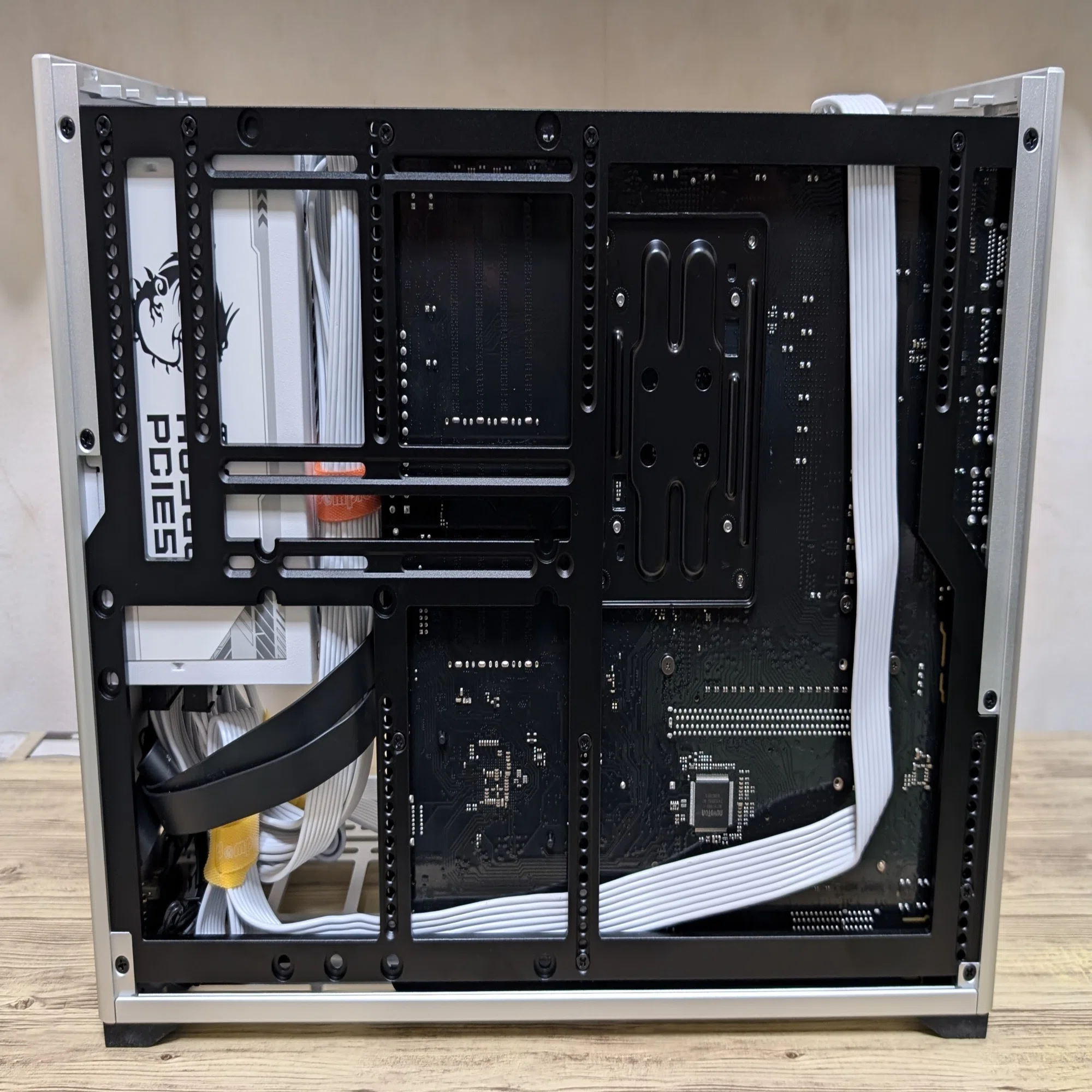 NCASE M2でPC組んだ(mATX+ATX電源+大きめグラボ)｜gonian
