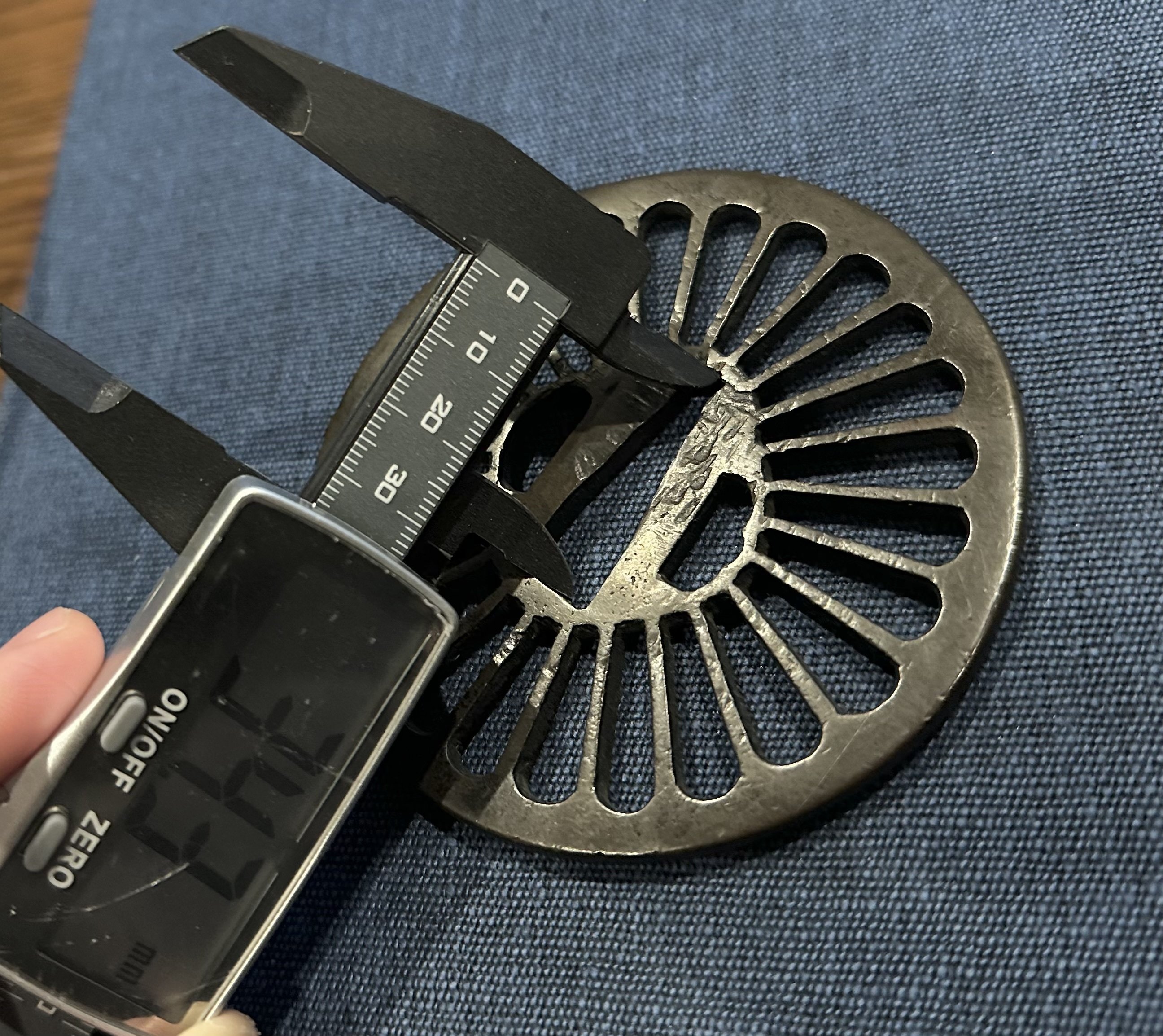 古金工 菊花透鐔⑤ 切羽台のつくりなど｜刀箱師の日本刀ブログ 中村圭佑