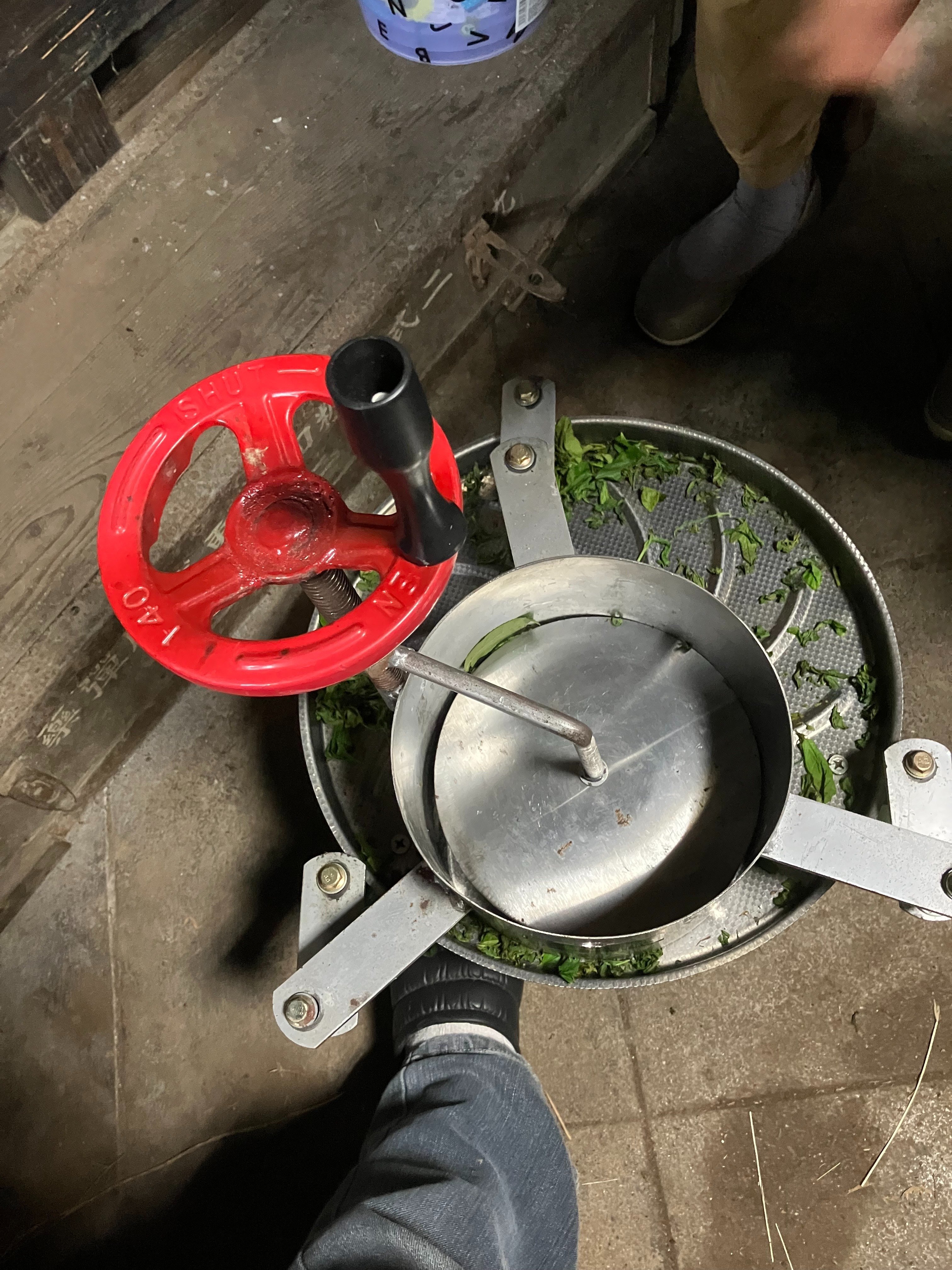 お茶もみ機 60年以上前の茶揉み機が現役で動いてる！ - 大器の器ブログ