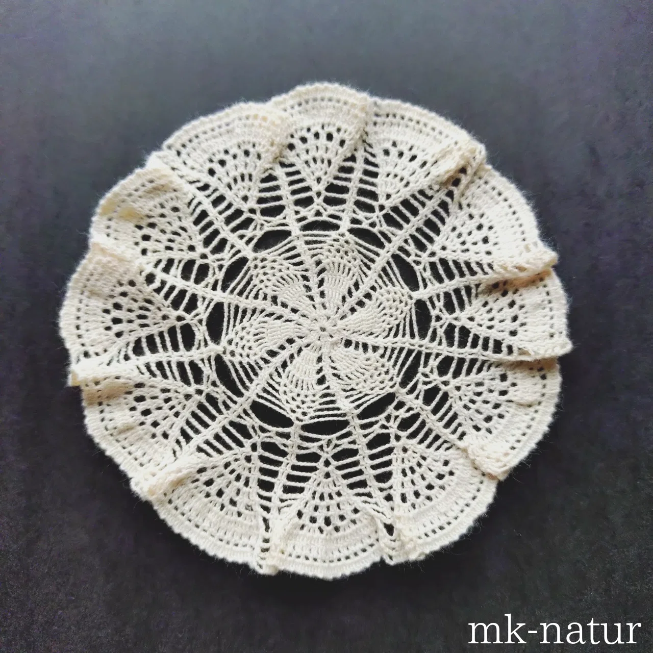 パイナップル編みのドイリー+変わった糸のご紹介｜mk_natur 編み物雑貨