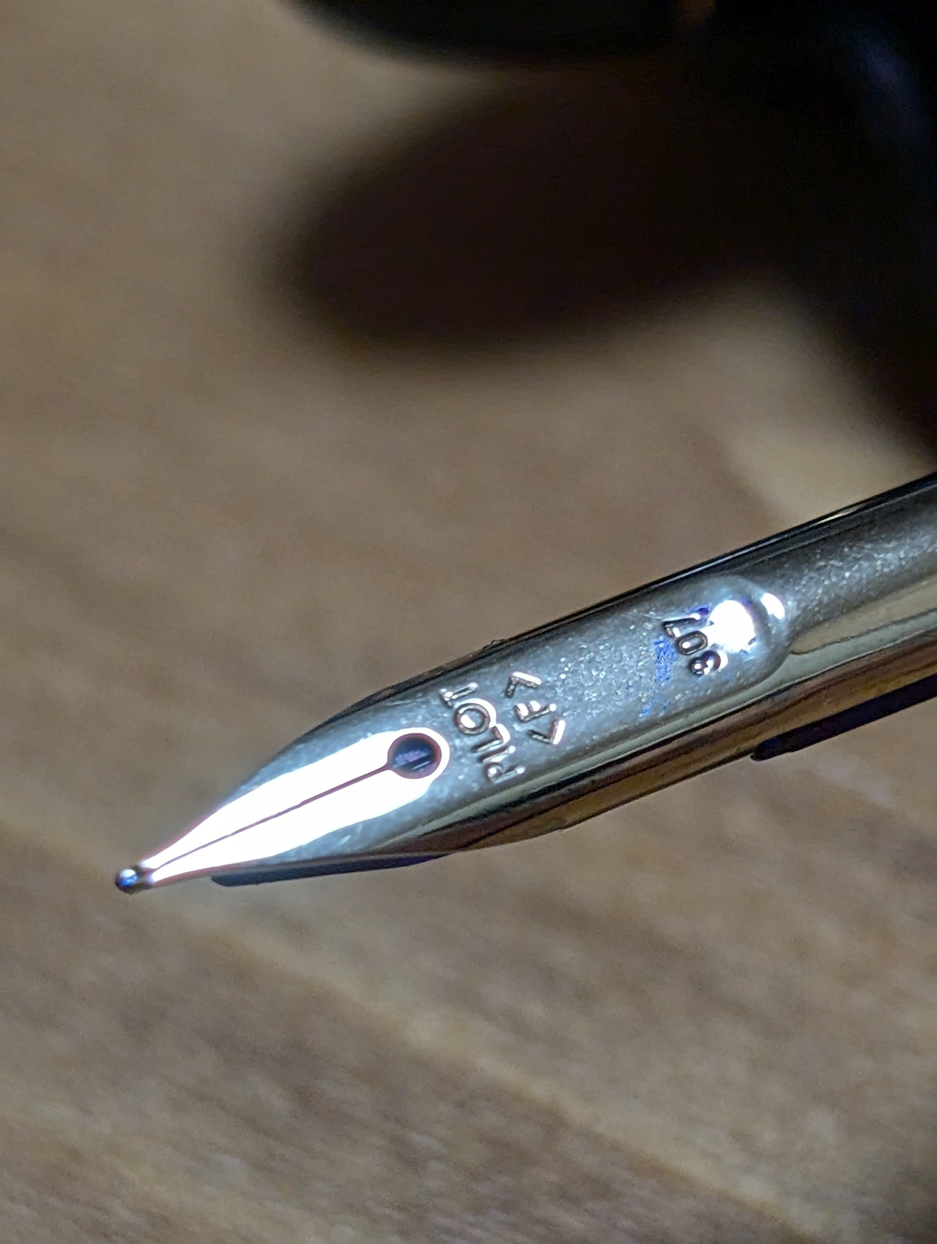 キャップレス】金ペンと鉄ペンの差｜junichi0206