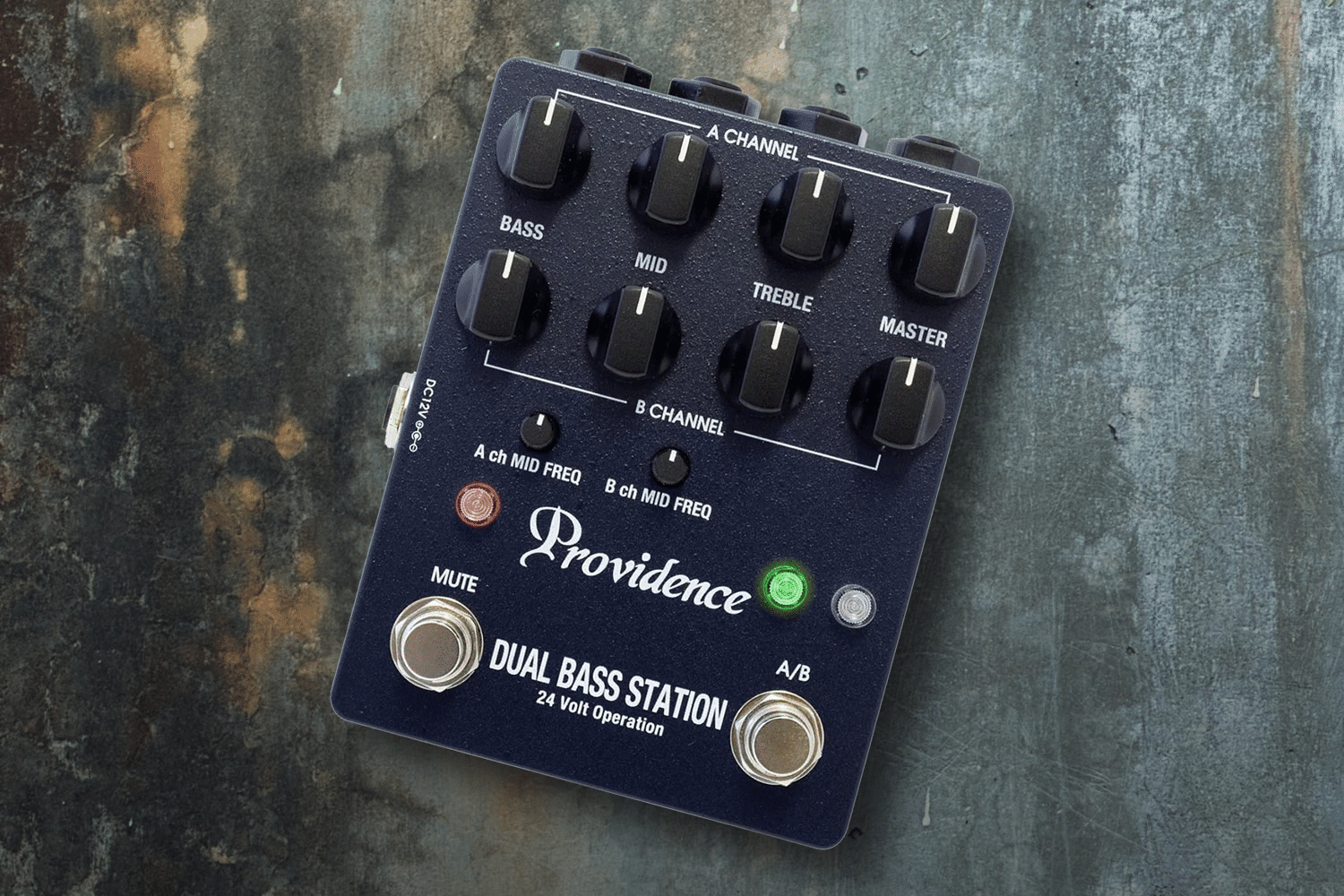 プロビデンスによる2チャンネル・ベースプリアンプ「DUAL BASS STATION