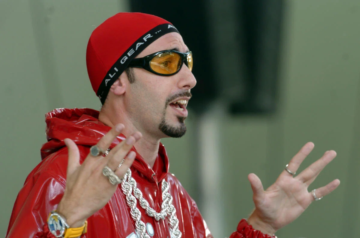 サシャ・バロン・コーエン最新作Ali G: Who Iz I?が劇場公開を経てPrime Videoで配信開始