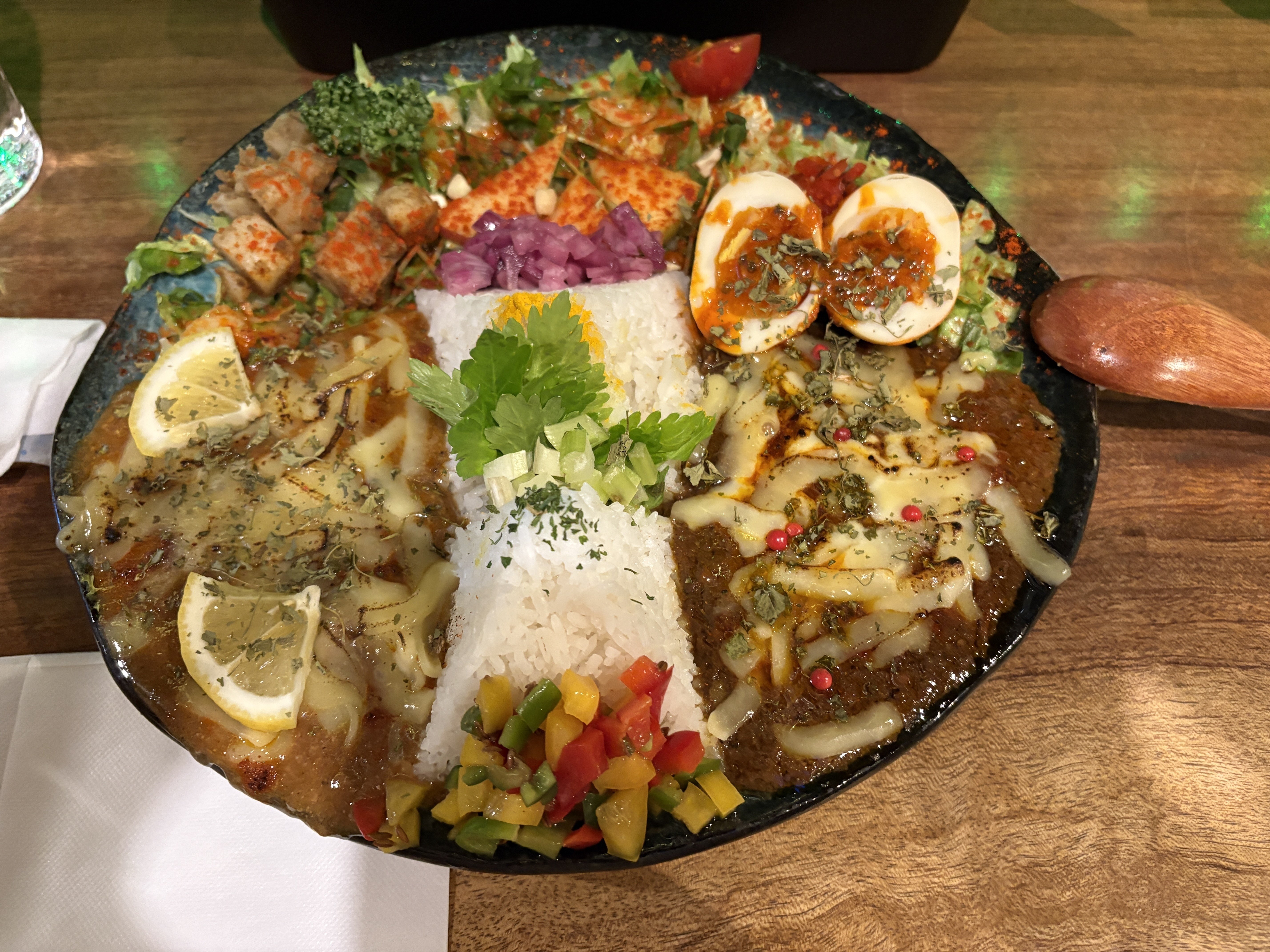 大阪・新町】魚介出汁×スパイスの衝撃！「SPICE CURRY TONGARI」の尖っ