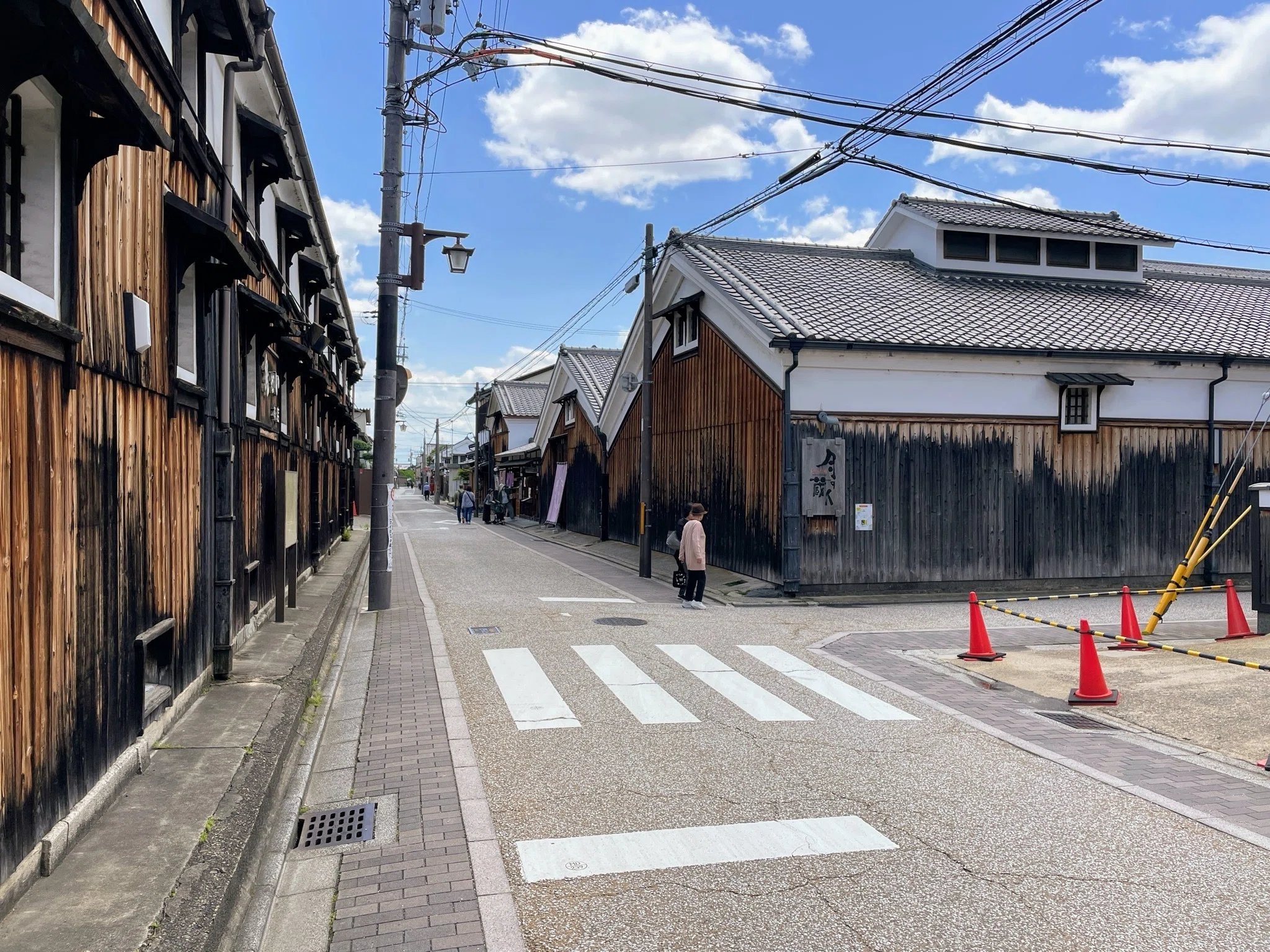 酒蔵と水路の街・伏見さんぽ｜美術館とお寺と猫