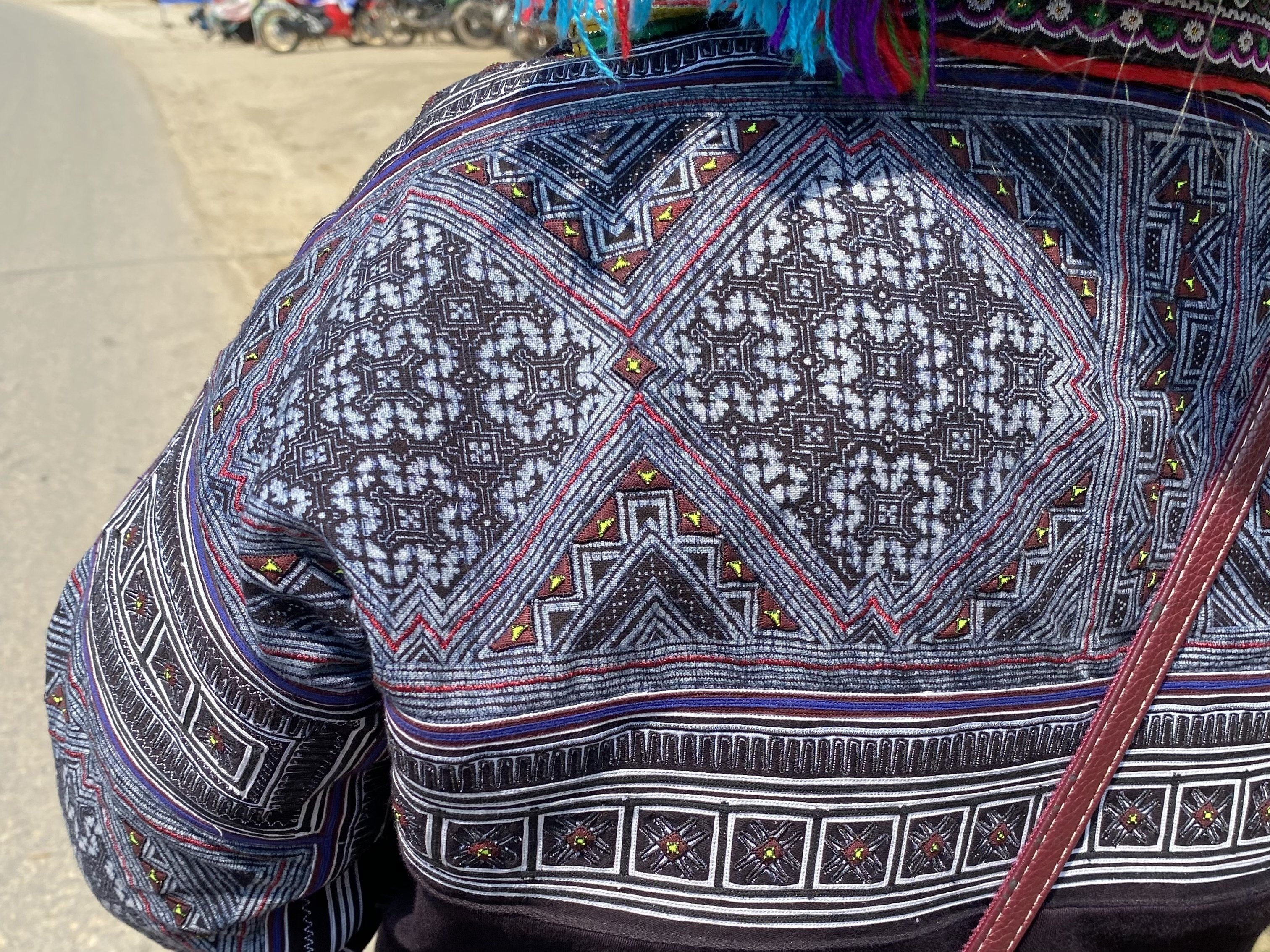 モン族 　刺繍　ろうけつ染め　民族衣装　タイ　伝統工芸　マライカ　ジャケット 0000000326663_AEfoEYD.jpg