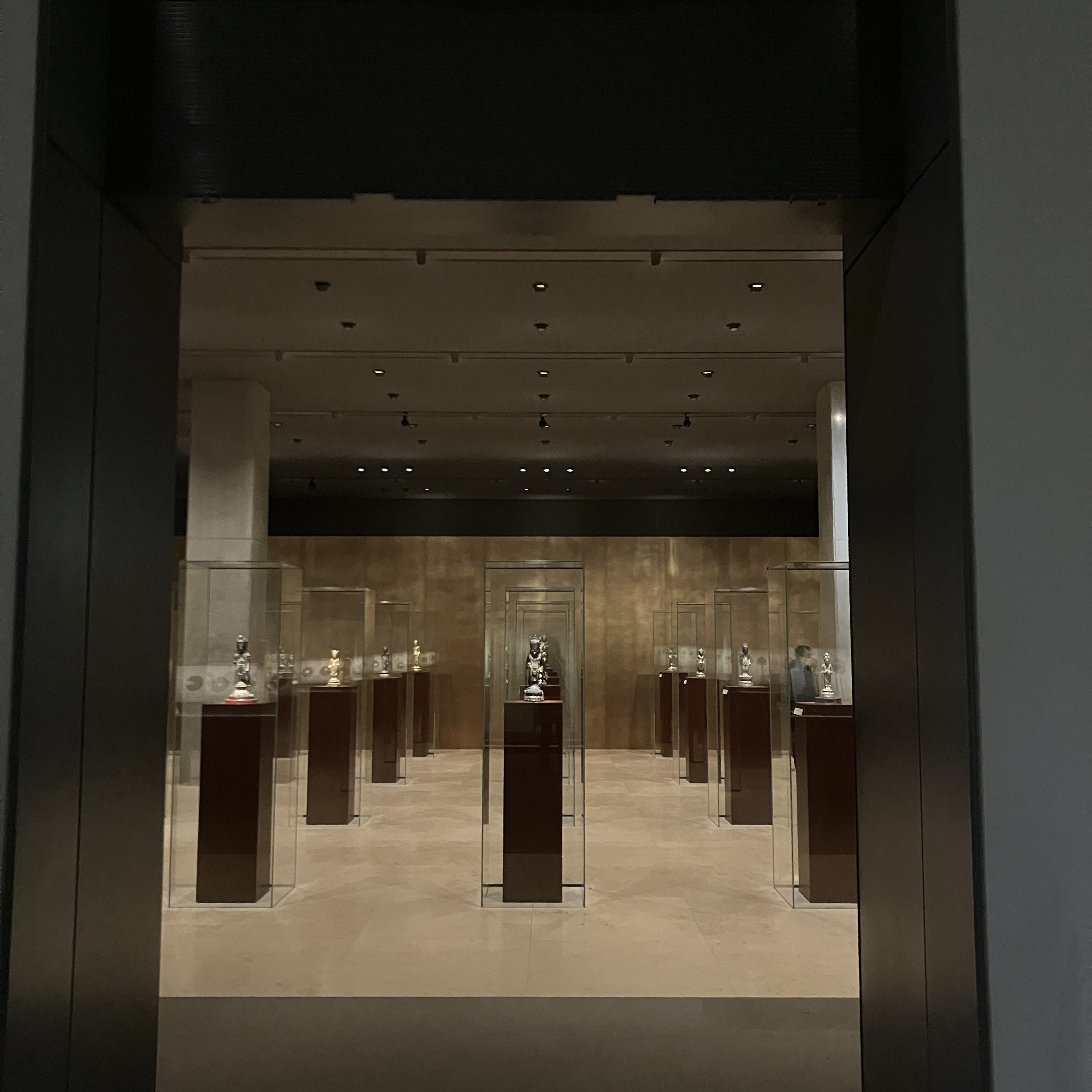 美しいものは美しい建物の中にある -東京国立博物館-法隆寺宝物館-｜NO