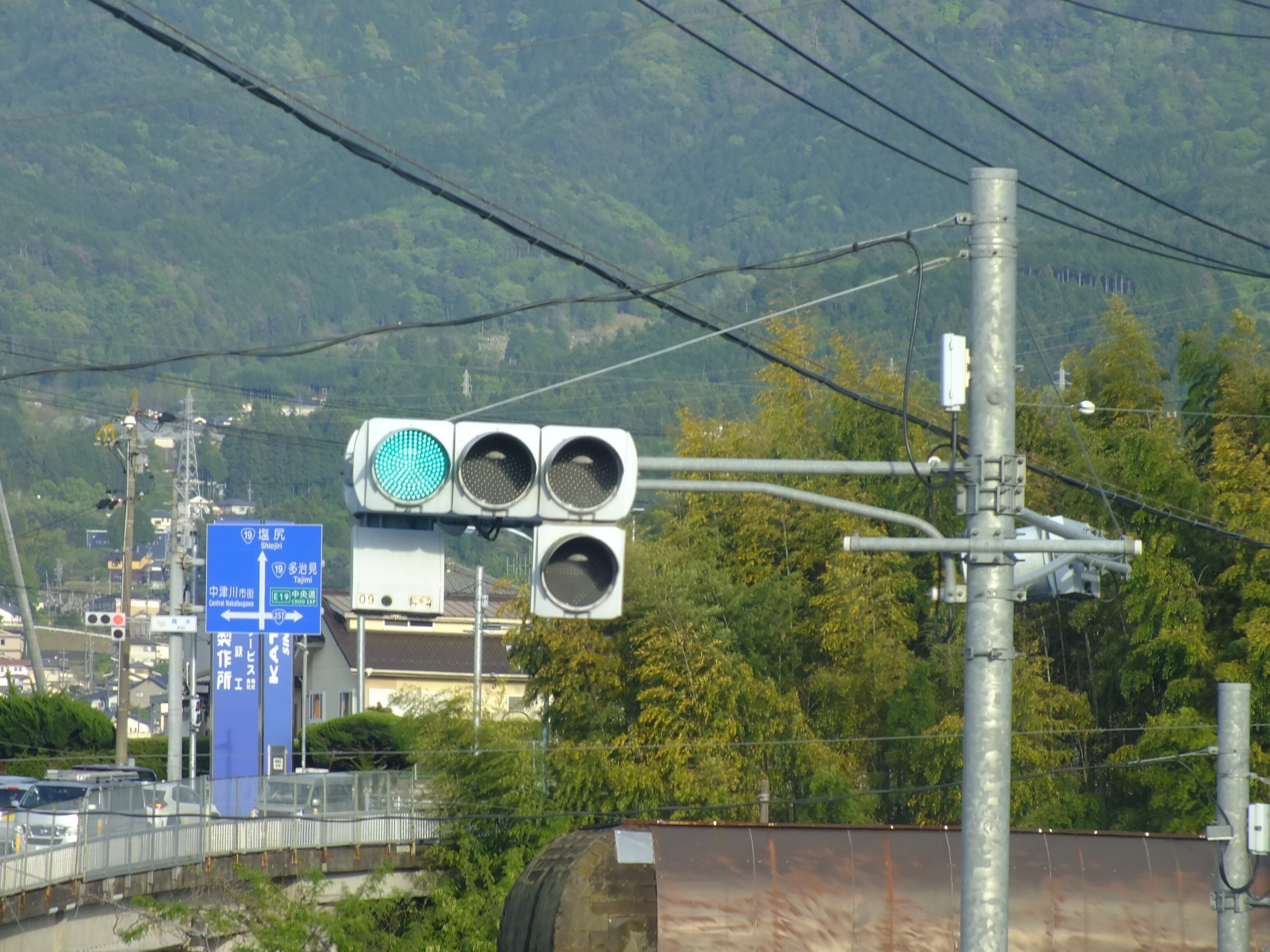 信号機 本物 神奈川県秦野市の角形黄黄予告信号｜藤倉