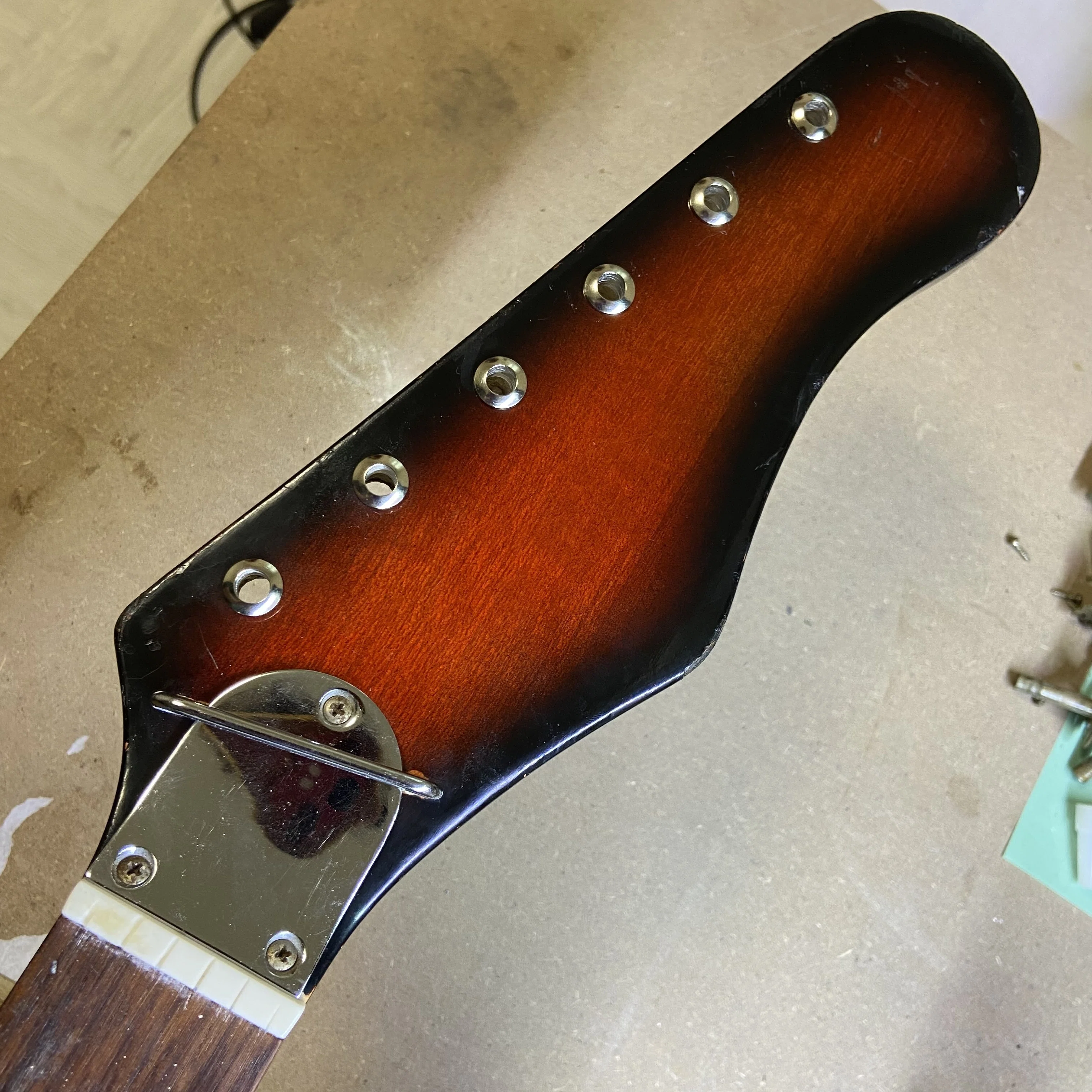 ビザールギターの修理とオリジナルパーツ｜Bridge Guitars