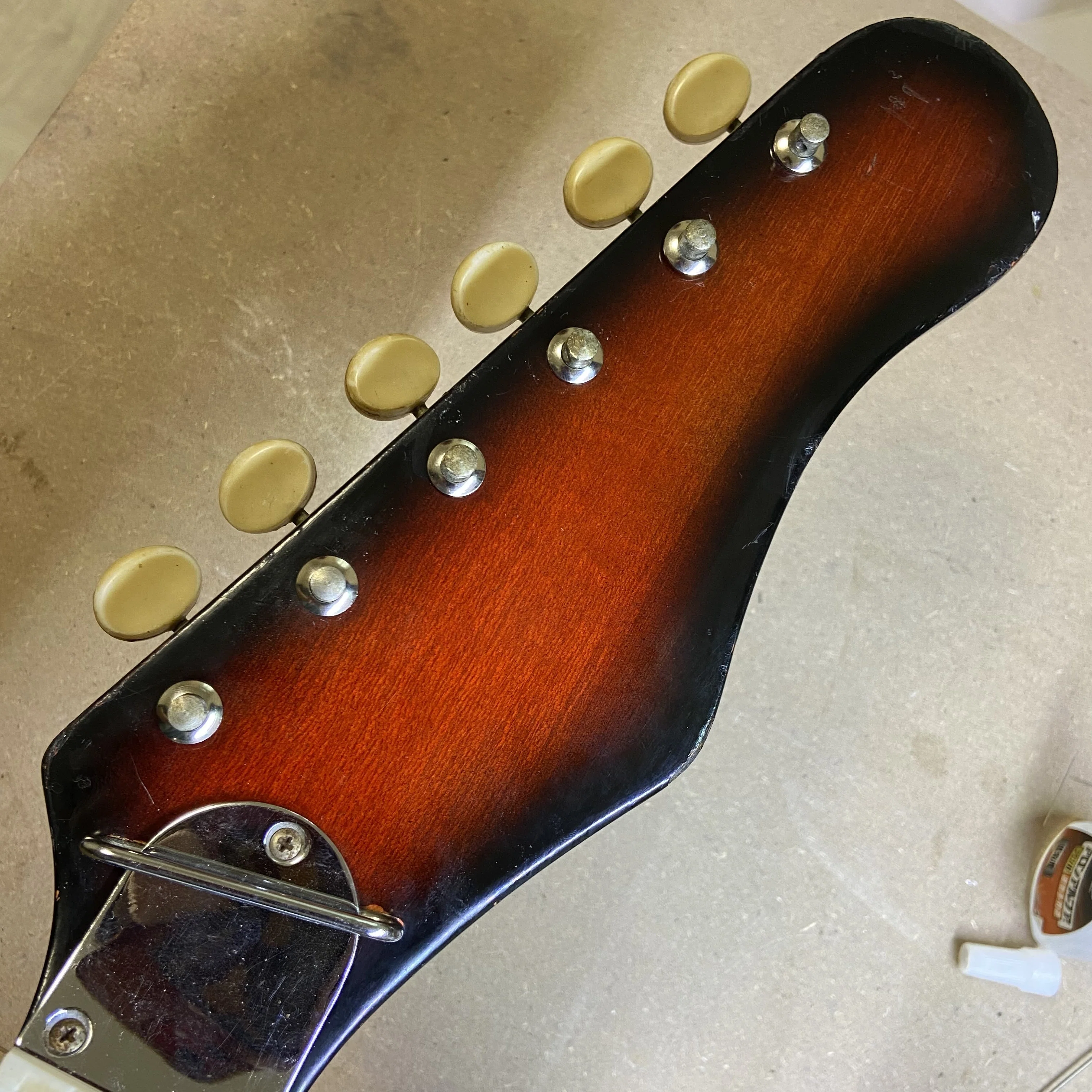 ビザールギターの修理とオリジナルパーツ｜Bridge Guitars