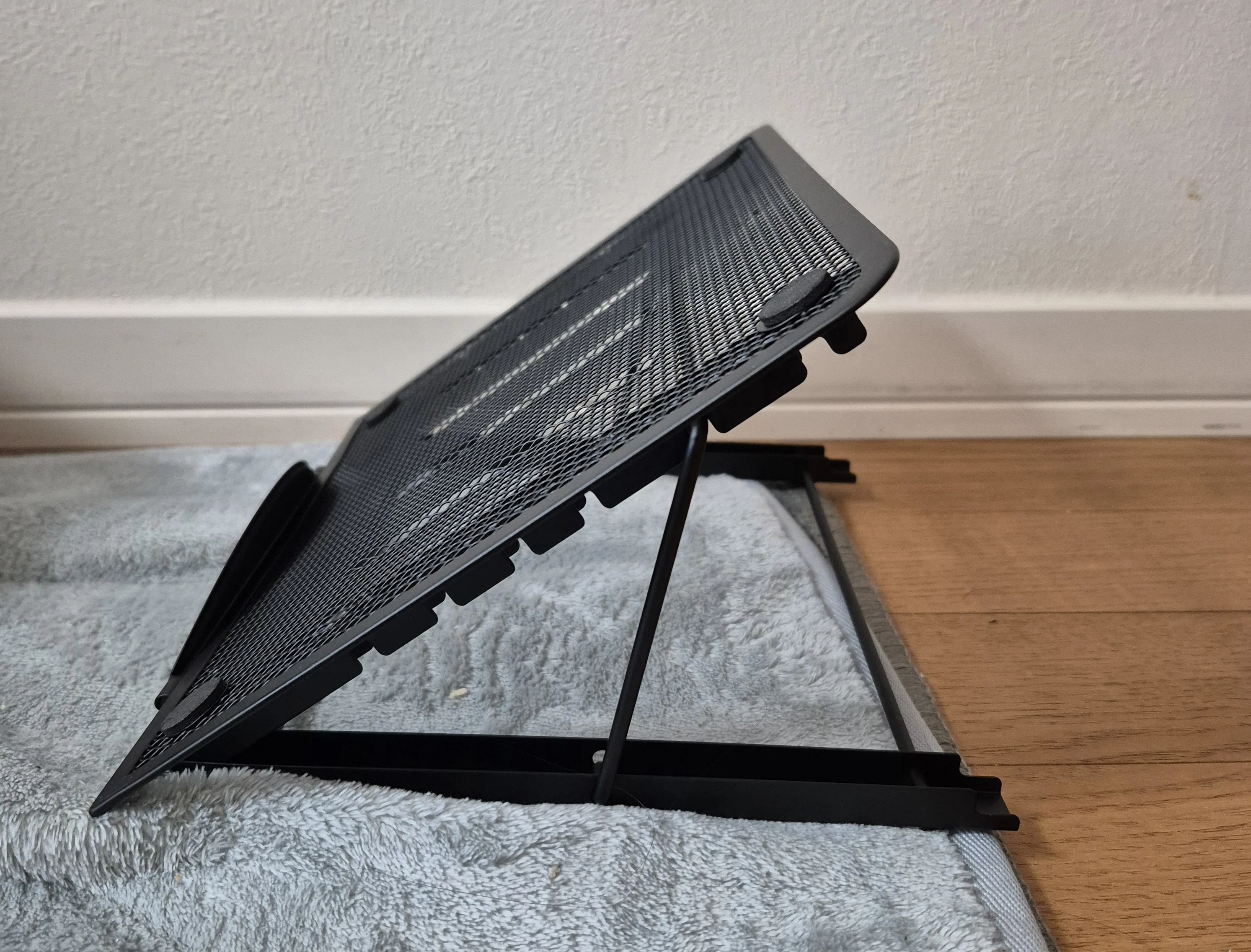 [Comparison Review] Daiso vs. Nitori PC Stand Review｜リベンジ
