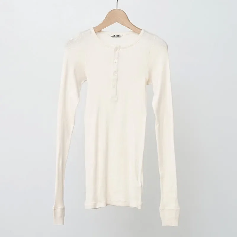 毎日着たくなる【AURALEE】 ORGANIC SOFT RIB HENLY NECK P/O｜THIRTY