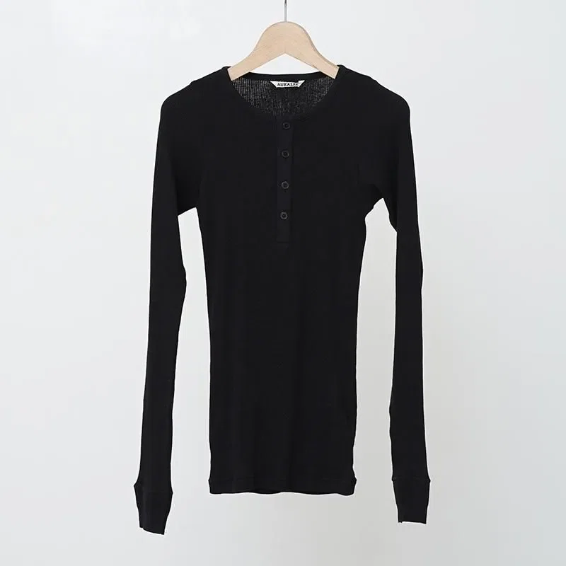 毎日着たくなる【AURALEE】 ORGANIC SOFT RIB HENLY NECK P/O｜THIRTY