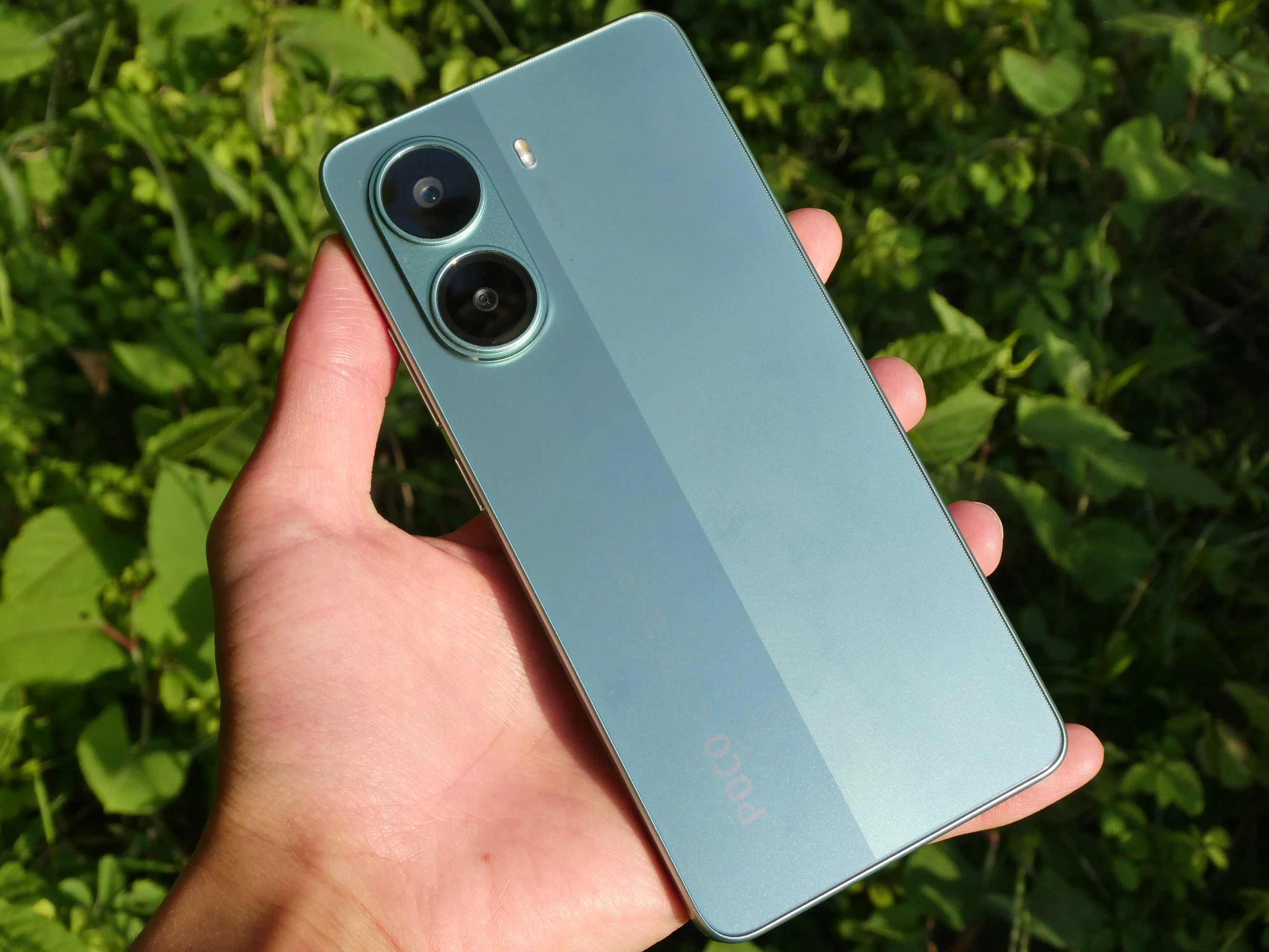 Poco X7 ProとF7 Pro ケース無しで机に置いた際の揺れ録画｜なにか