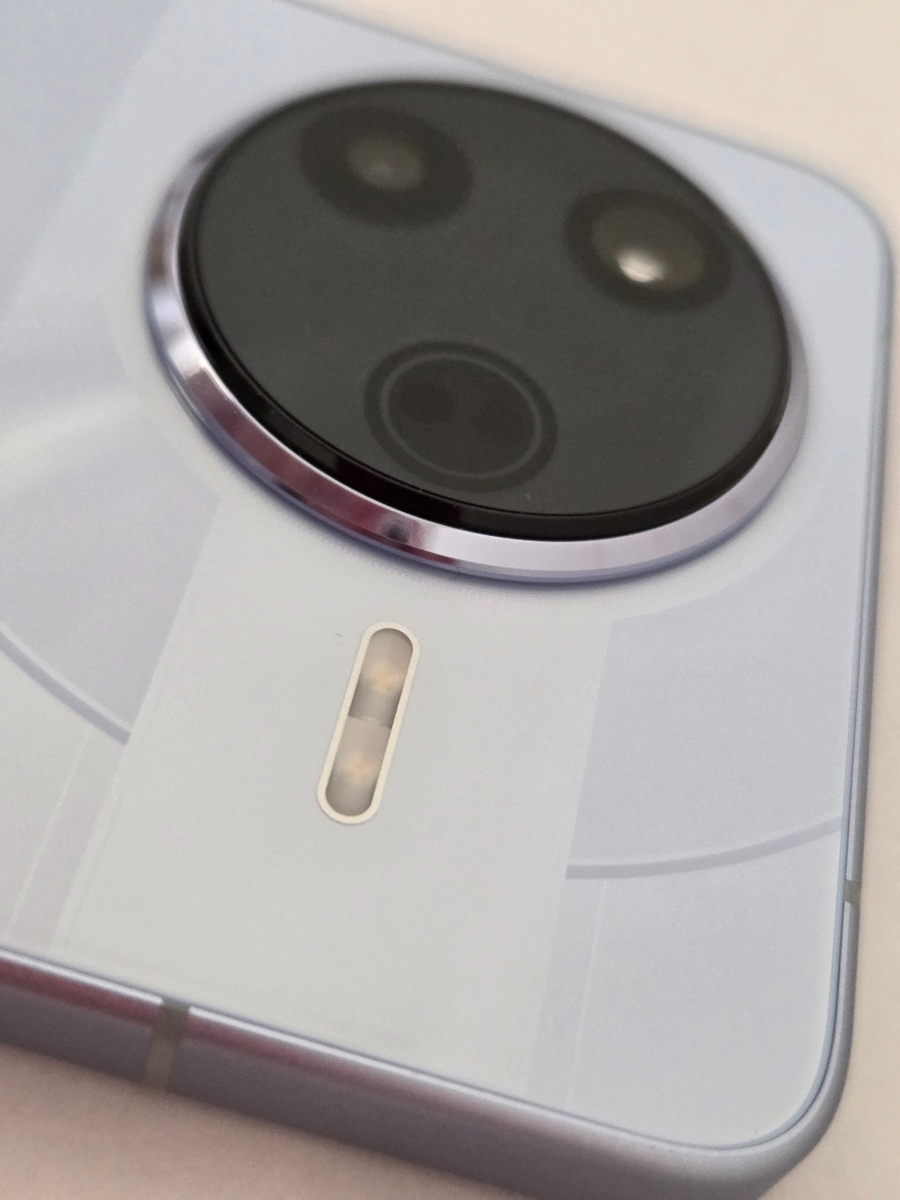 POCO X7 Pro 本体 ケースなし Poco X7 ProとF7 Pro ケース無しで机に置いた際の揺れ録画｜なにか