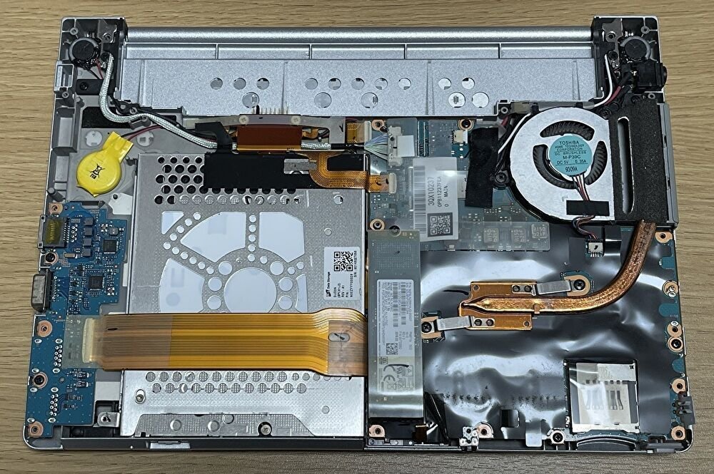 中古購入のLet's note 4製品、液晶交換やSSD増設など、カスタマイズの