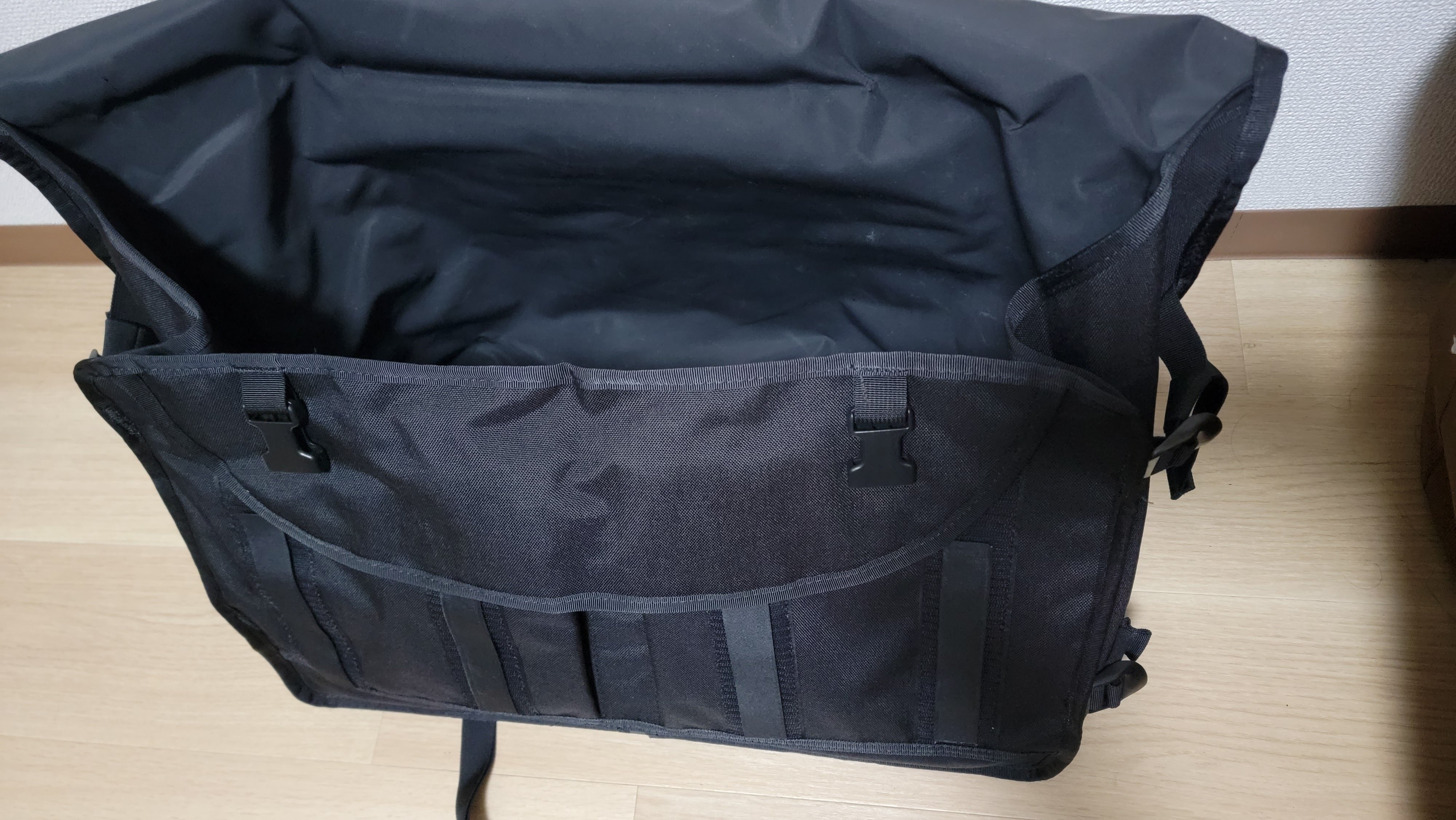 美品 Chrome Berlin 使用回数1回 CHROME ショルダーバッグ BERLIN / ベルリン メッセンジャー