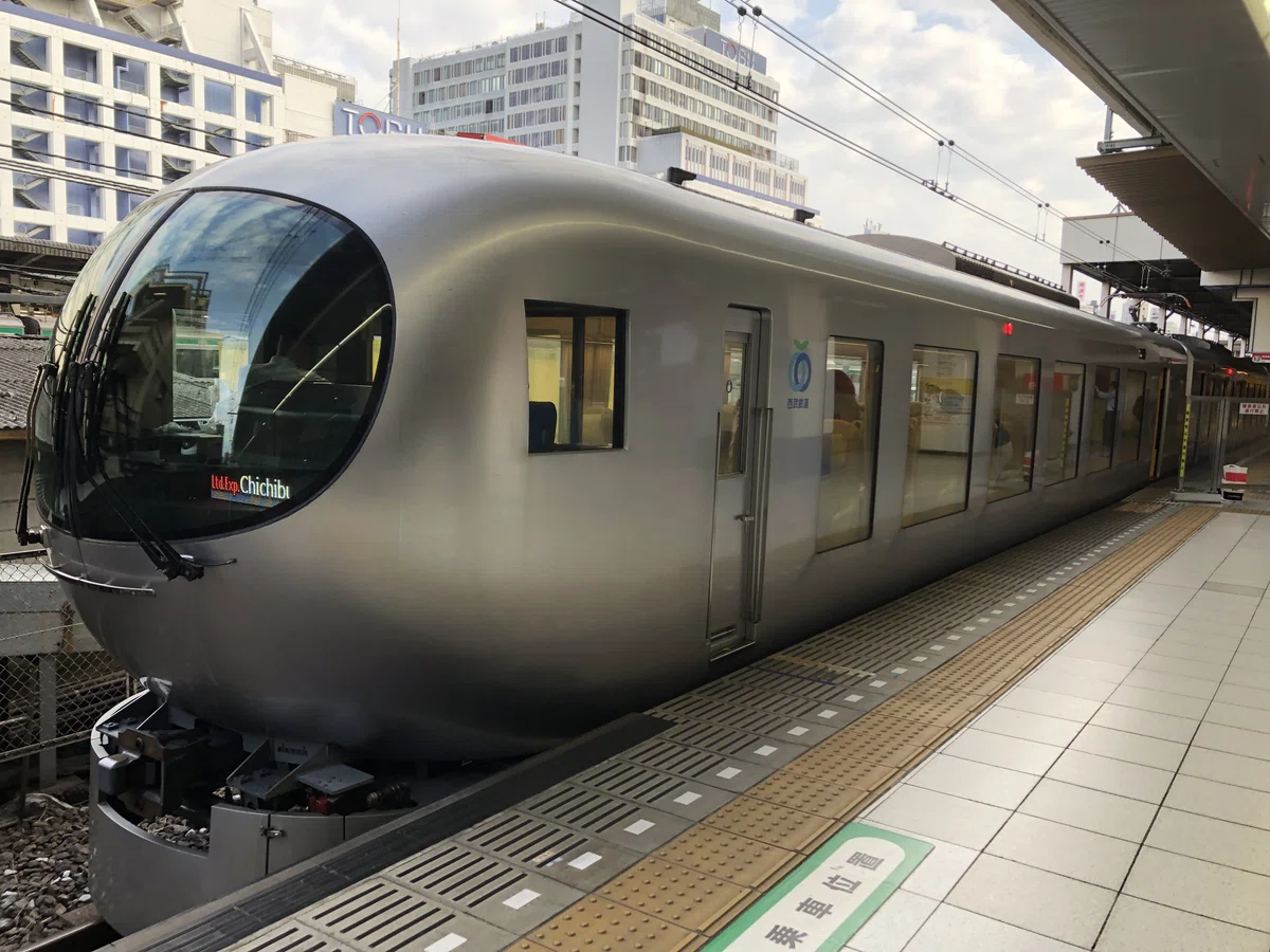 特急ラビュー