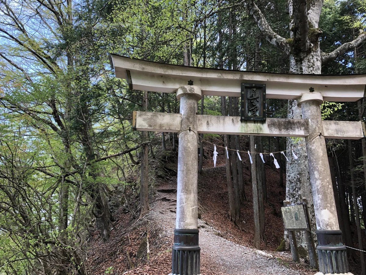 鳥居と東屋