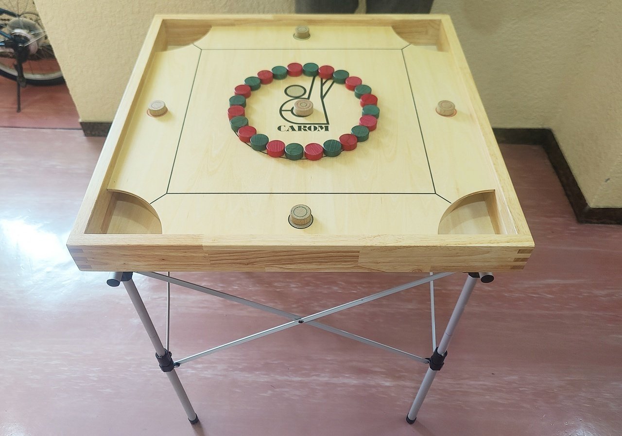 彦根にしかない謎のご当地ゲーム「彦根カロム」のチャンピオンに