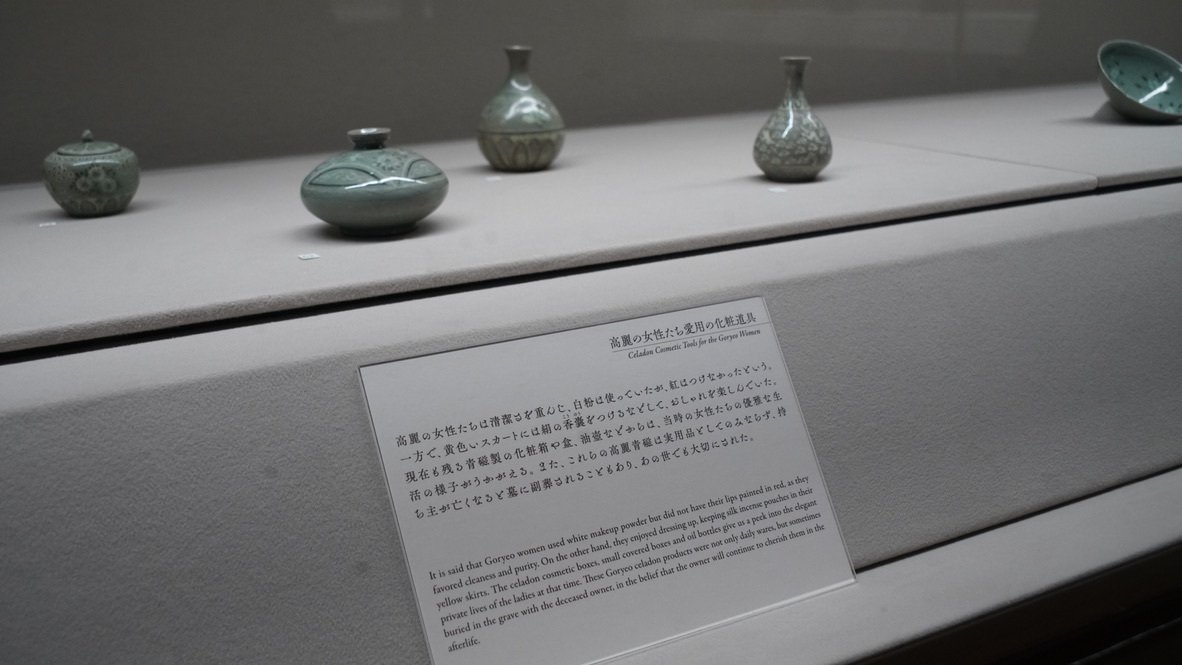 高麗青磁 青磁彫刻童女形水滴 松月 金鍾浩 韓国文化保護協会 東洋陶磁 大阪市立東洋陶磁美術館で青磁に心がふるえた日 #008｜ニュー民藝