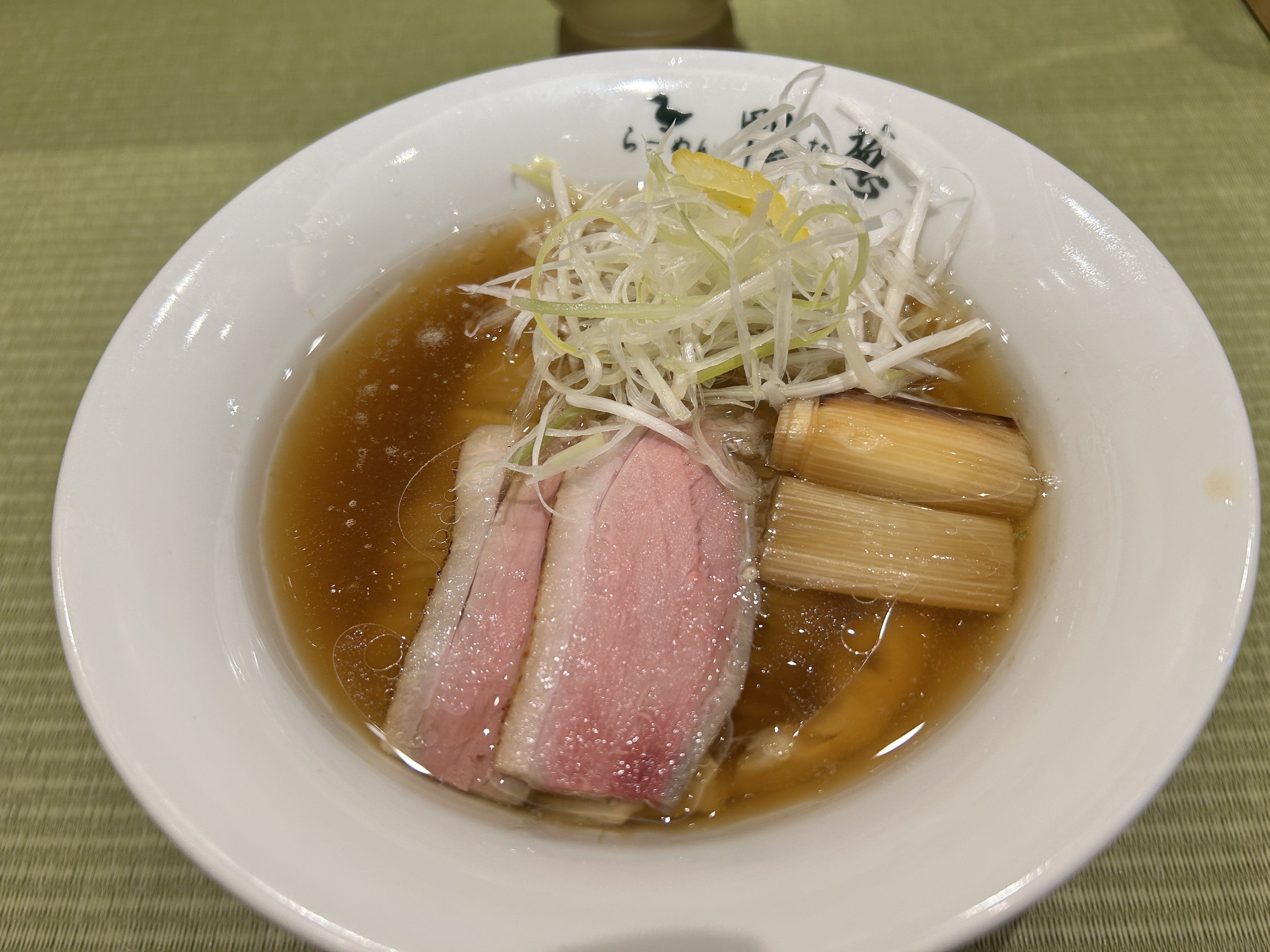 カモネギ好きとしては無視できない。梅田のバルチカ03にある「らぁ麺