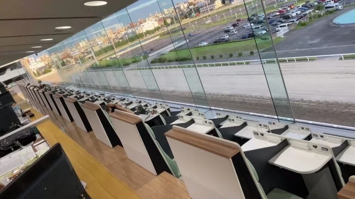 川崎競馬場2号スタンド指定席の席