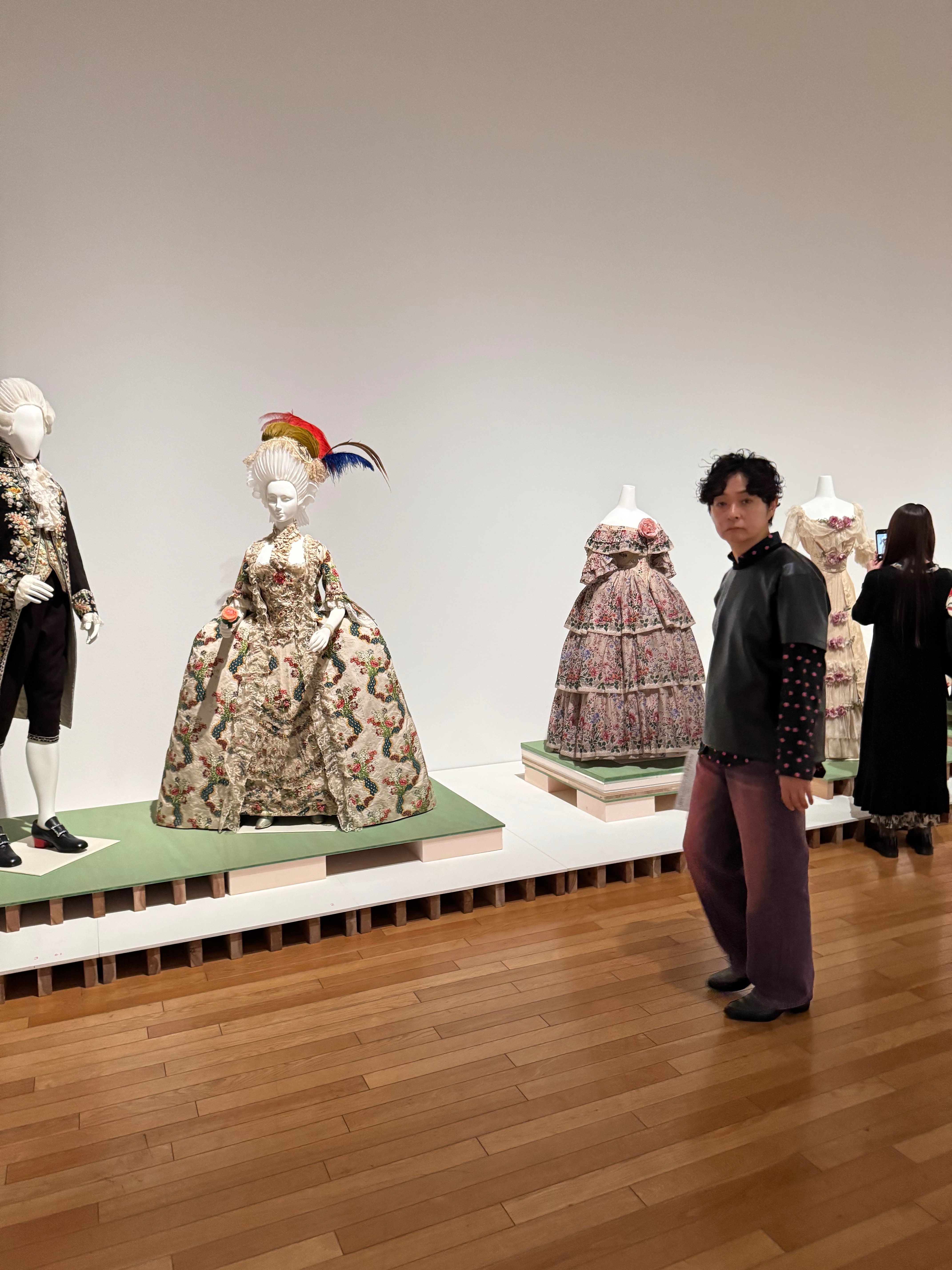 変な服がいっぱい見れる！が、展示案内とかわけわからん
