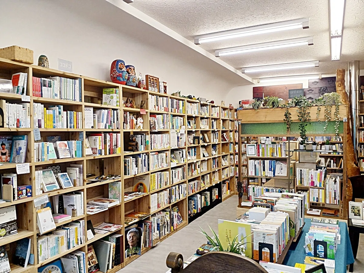 書庫：明日5日、9時半～13時引き取りこれる方