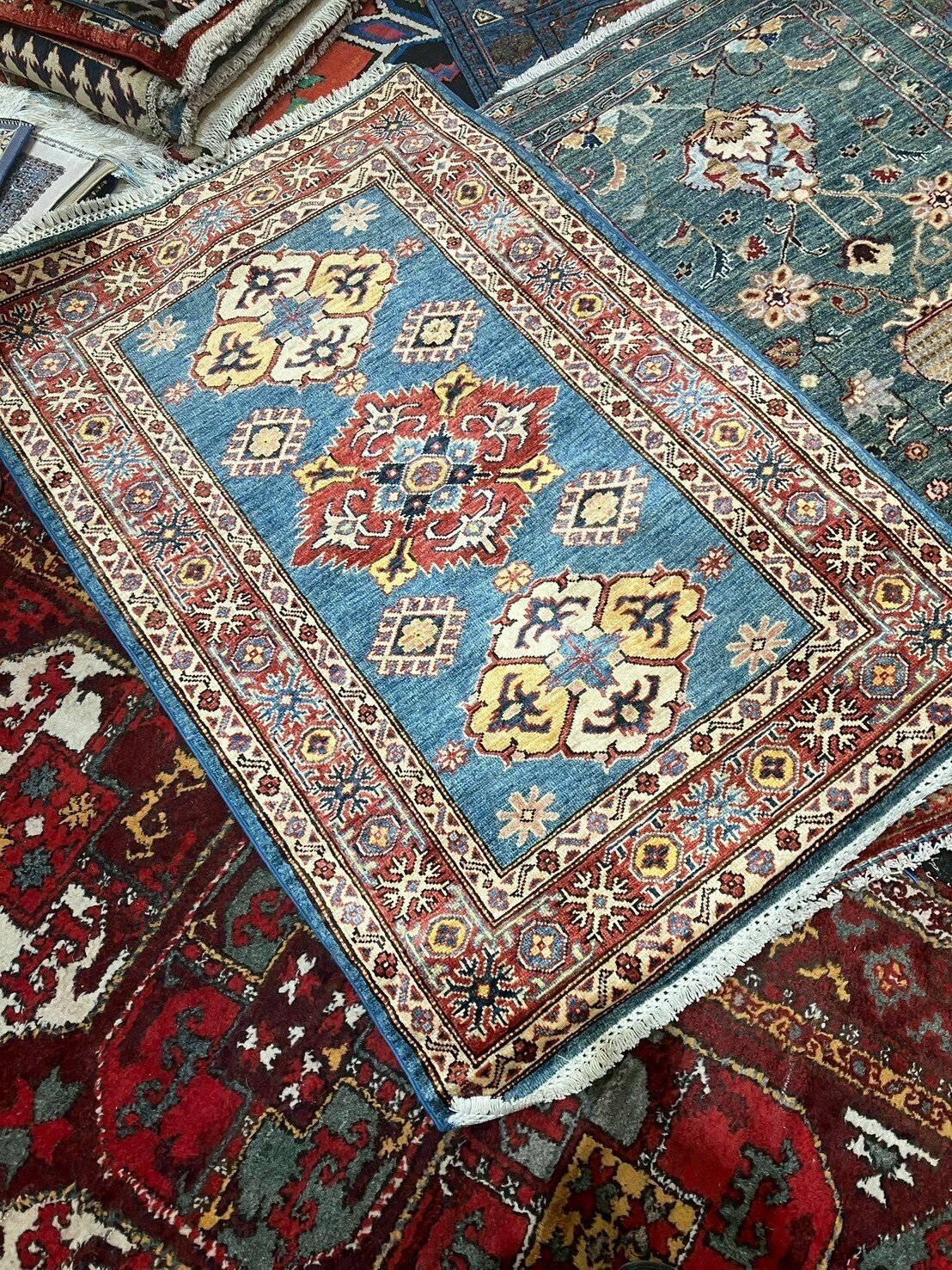 ウズベキスタン ブハラで本気の絨毯探し｜ひざピーポー