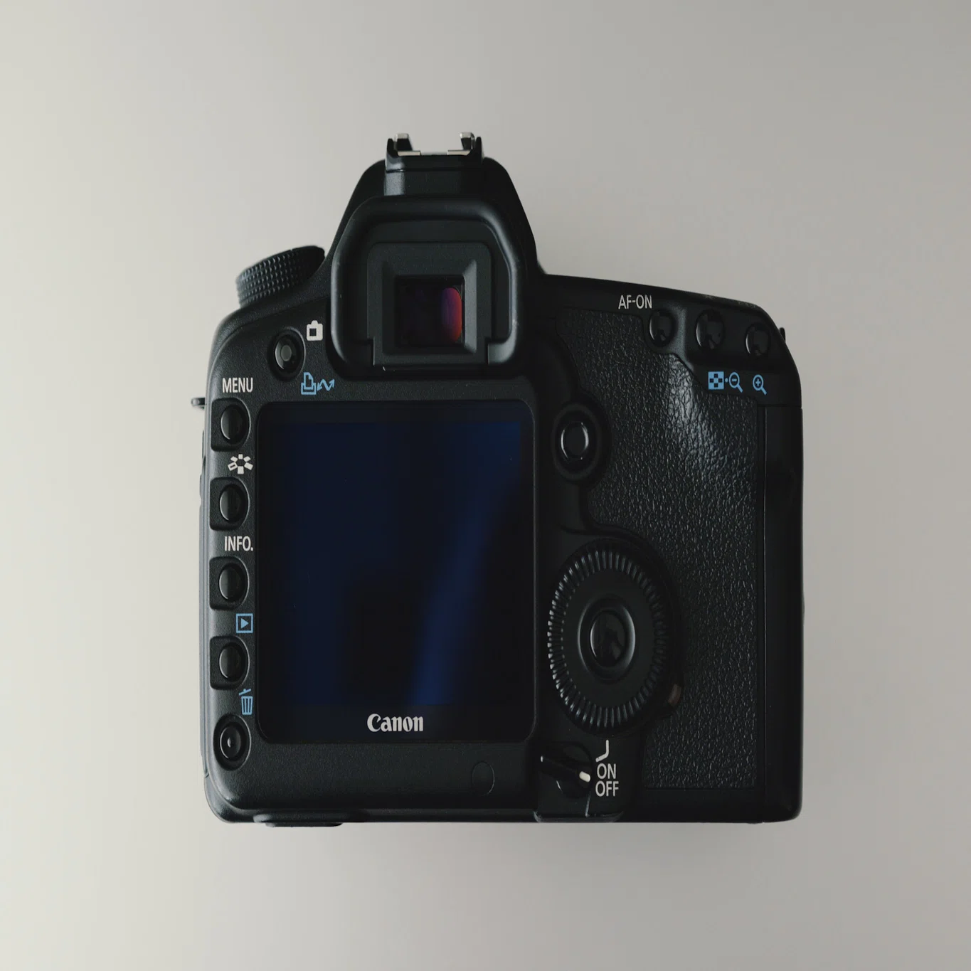 初めての一眼レフ機を購入【Canon EOS 5D markⅡ】：なぜ今このカメラ 